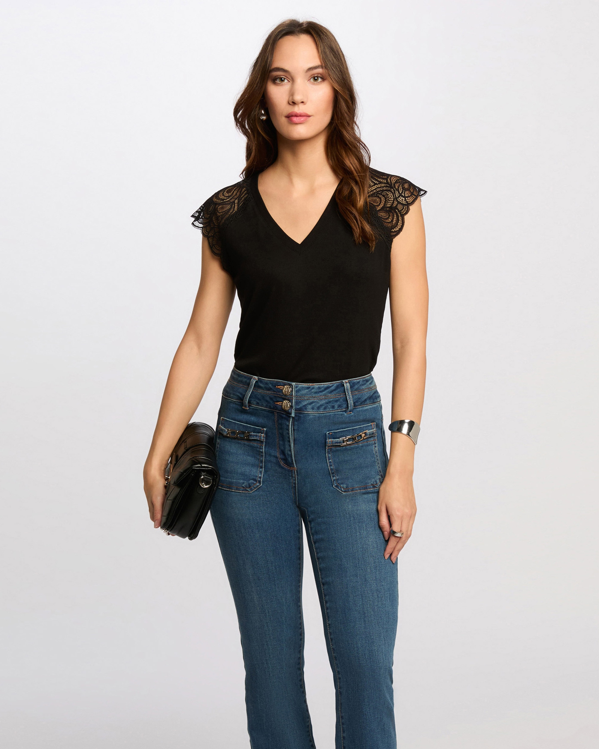 T-shirt com Decote em V e Renda Preto-1