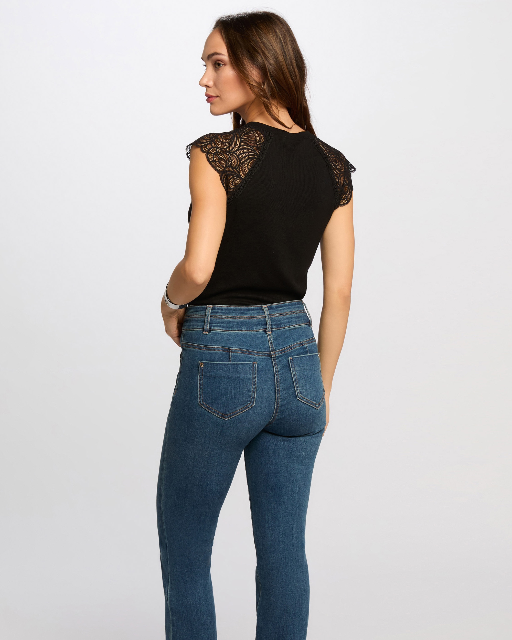 T-shirt com Decote em V e Renda Preto-2