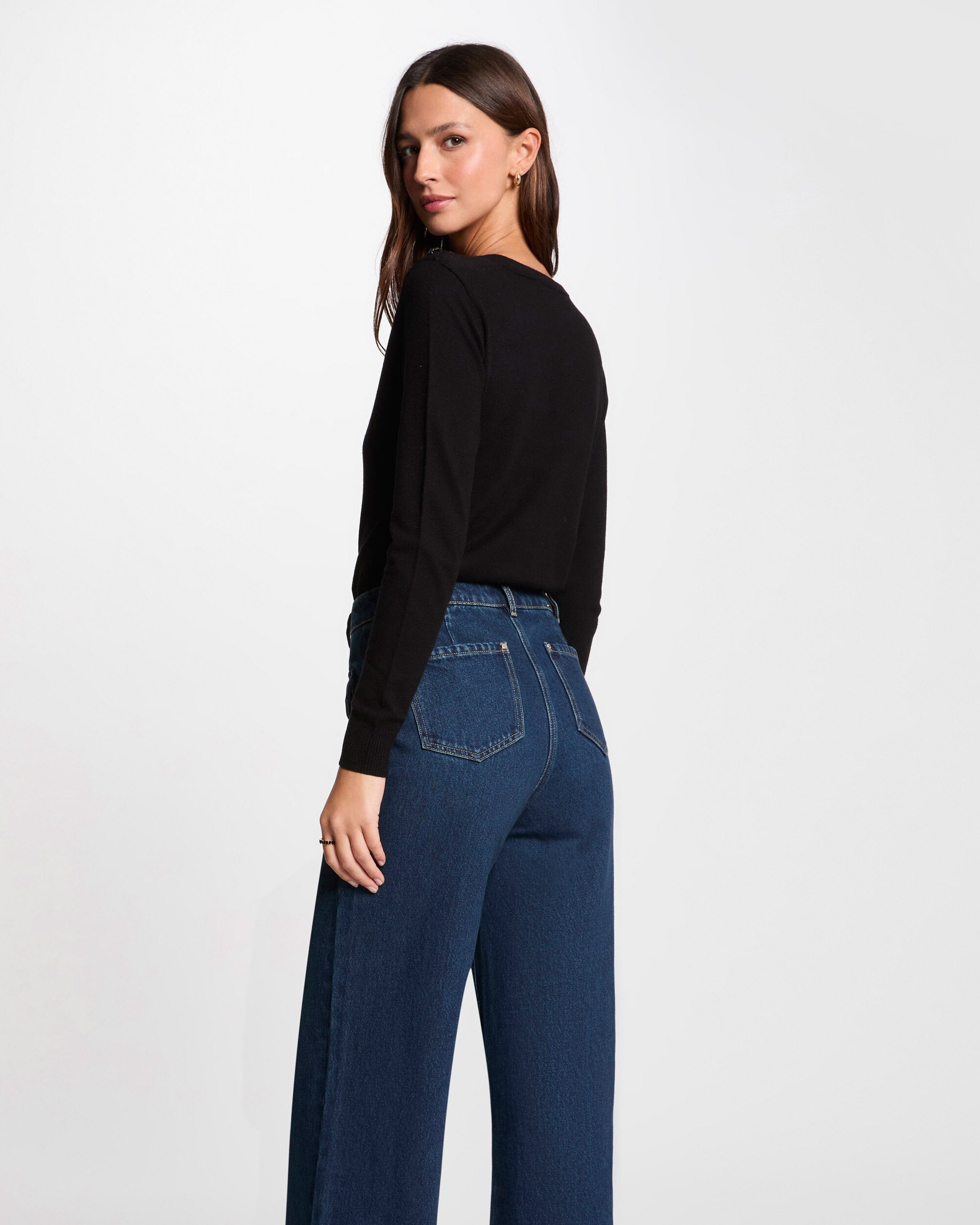 Camisola com Gola Redonda e Botões Decorativos Preto-2