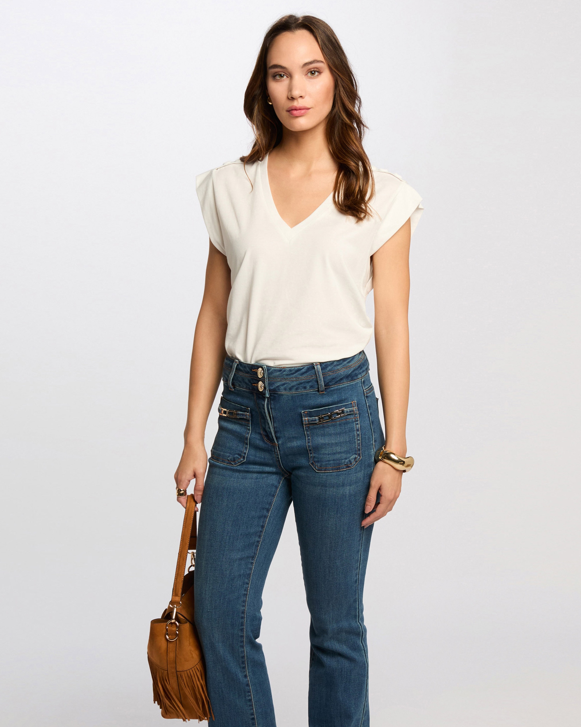 T-shirt com Decote em V e Botões Decorativos Branco-1