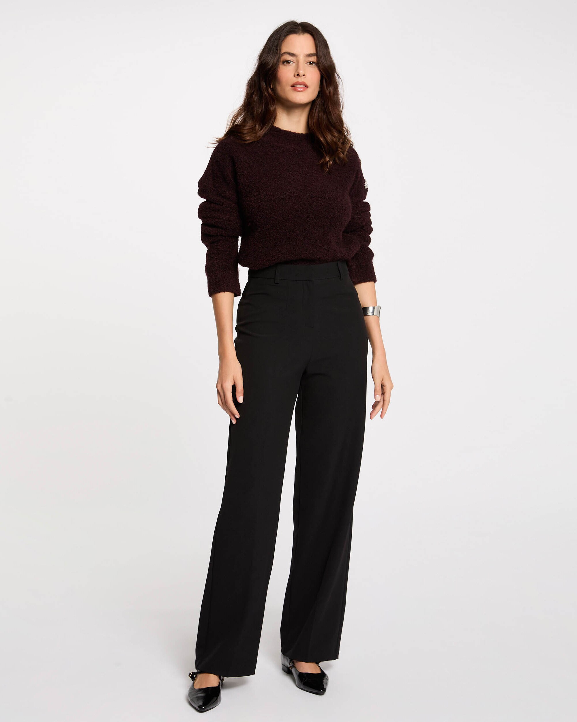 Calças com Corte a Direito e Pinças Preto-4