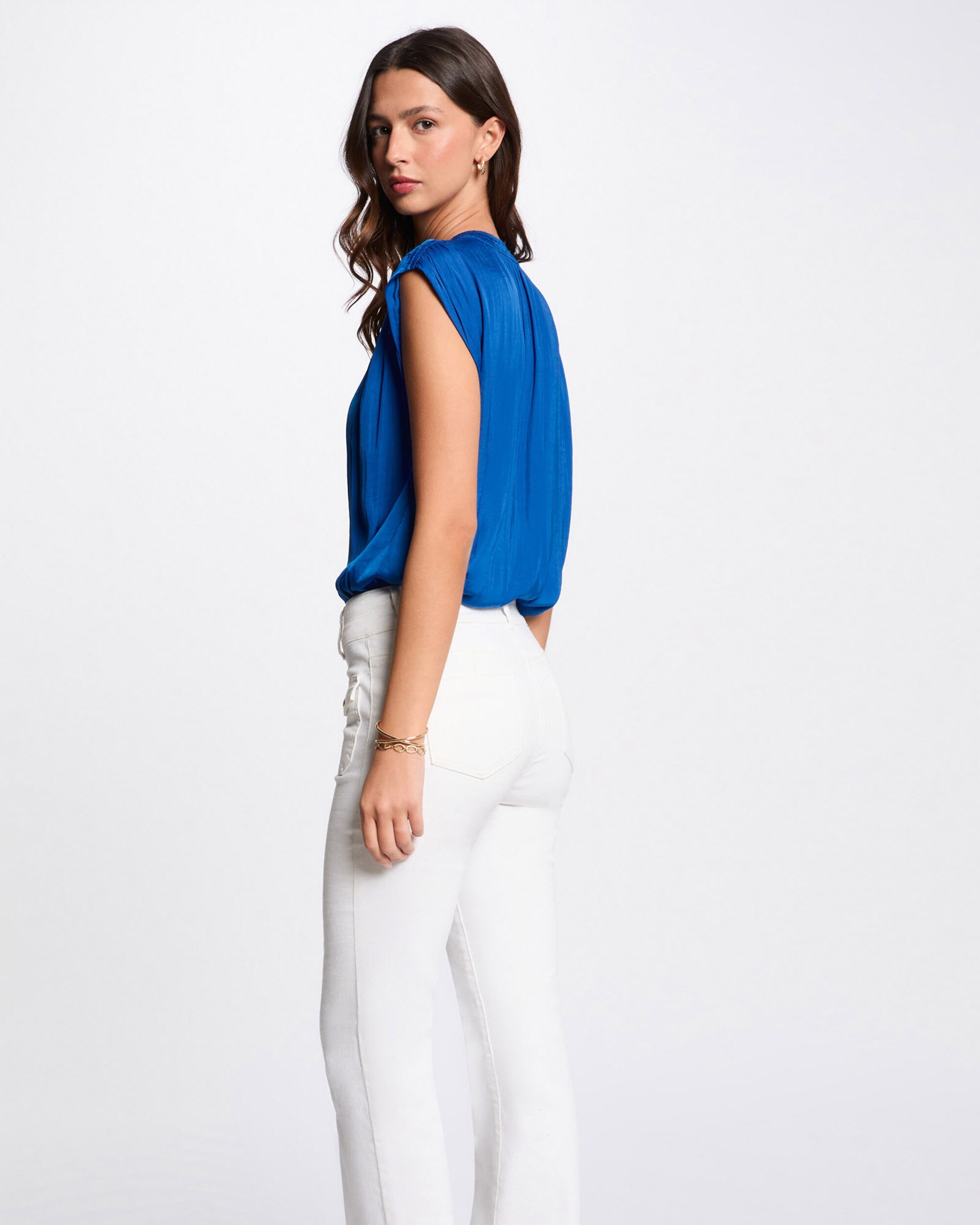 Blusa Acetinada com Ombreiras Azul-2