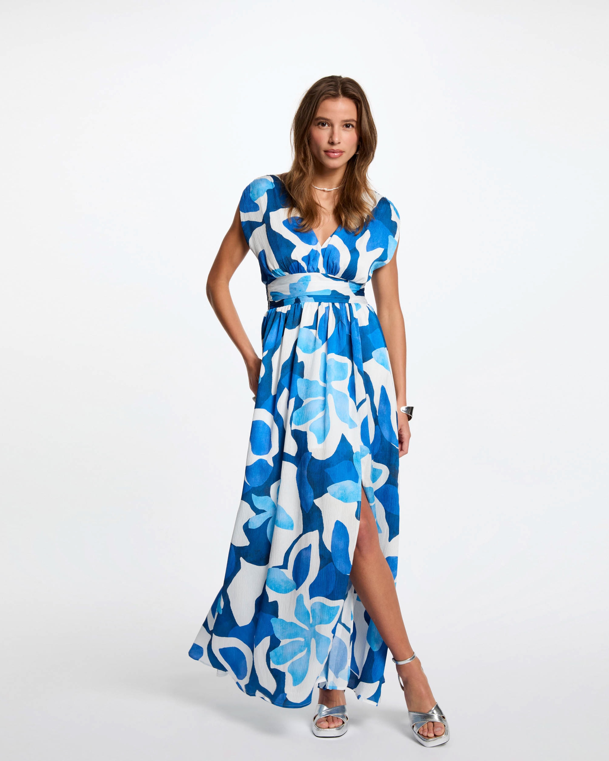 Vestido Comprido com Corte a Direito Estampado Azul / Branco-4
