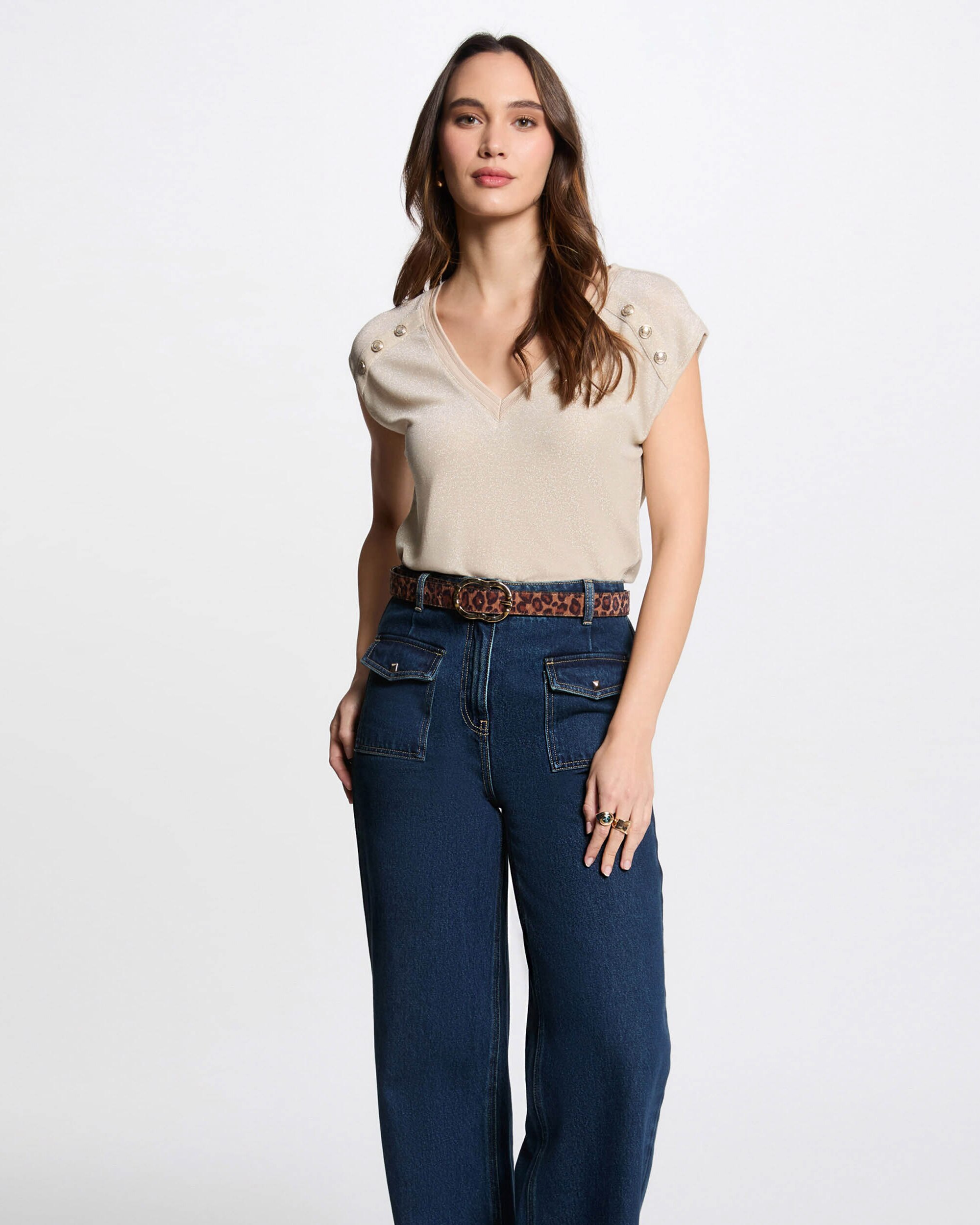T-shirt com Decote em V e Botões Decorativos Bege-1