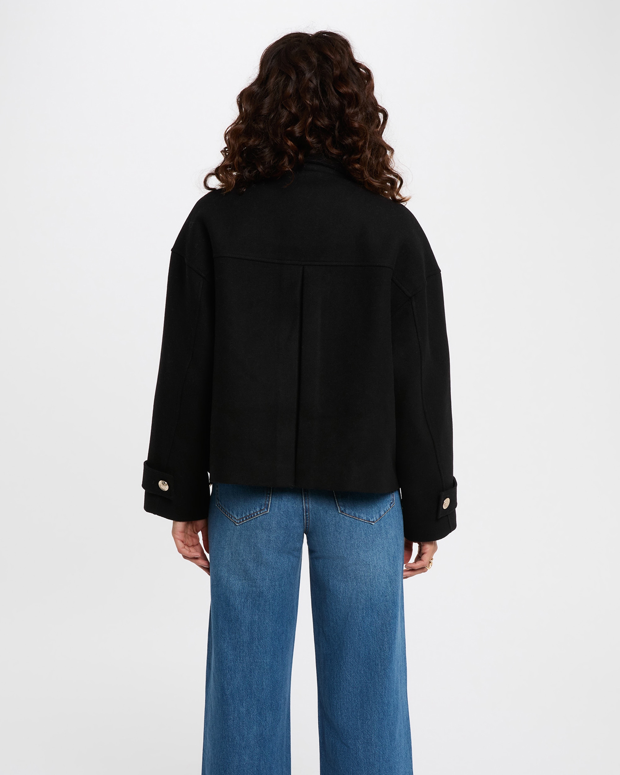 Sobretudo Curto Oversize Preto-3