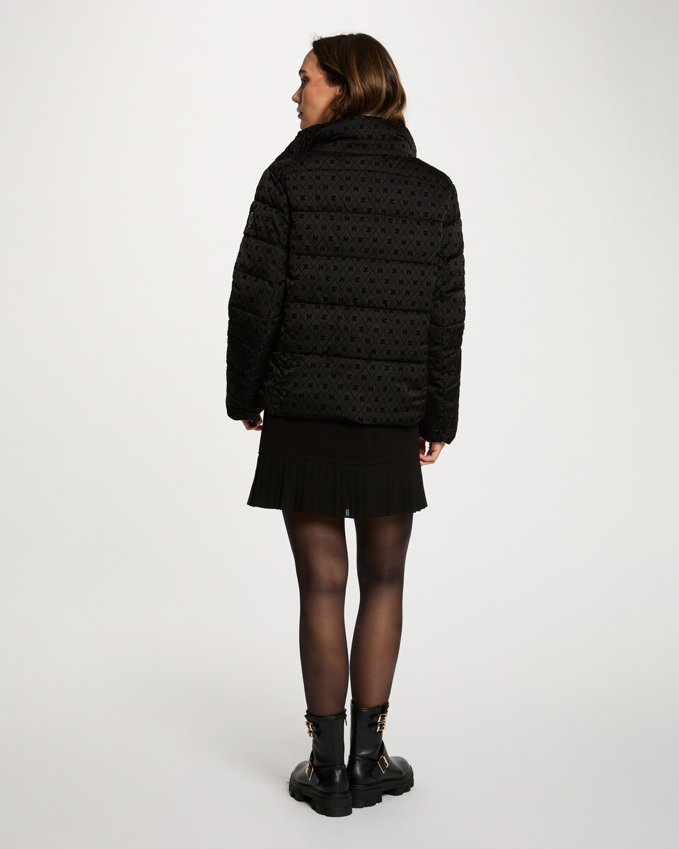 Blusão Acolchoado Curto com Gola Alta Preto-3