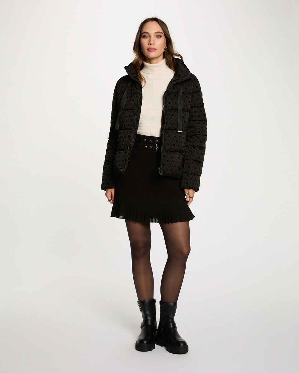 Blusão Acolchoado Curto com Gola Alta Preto-4