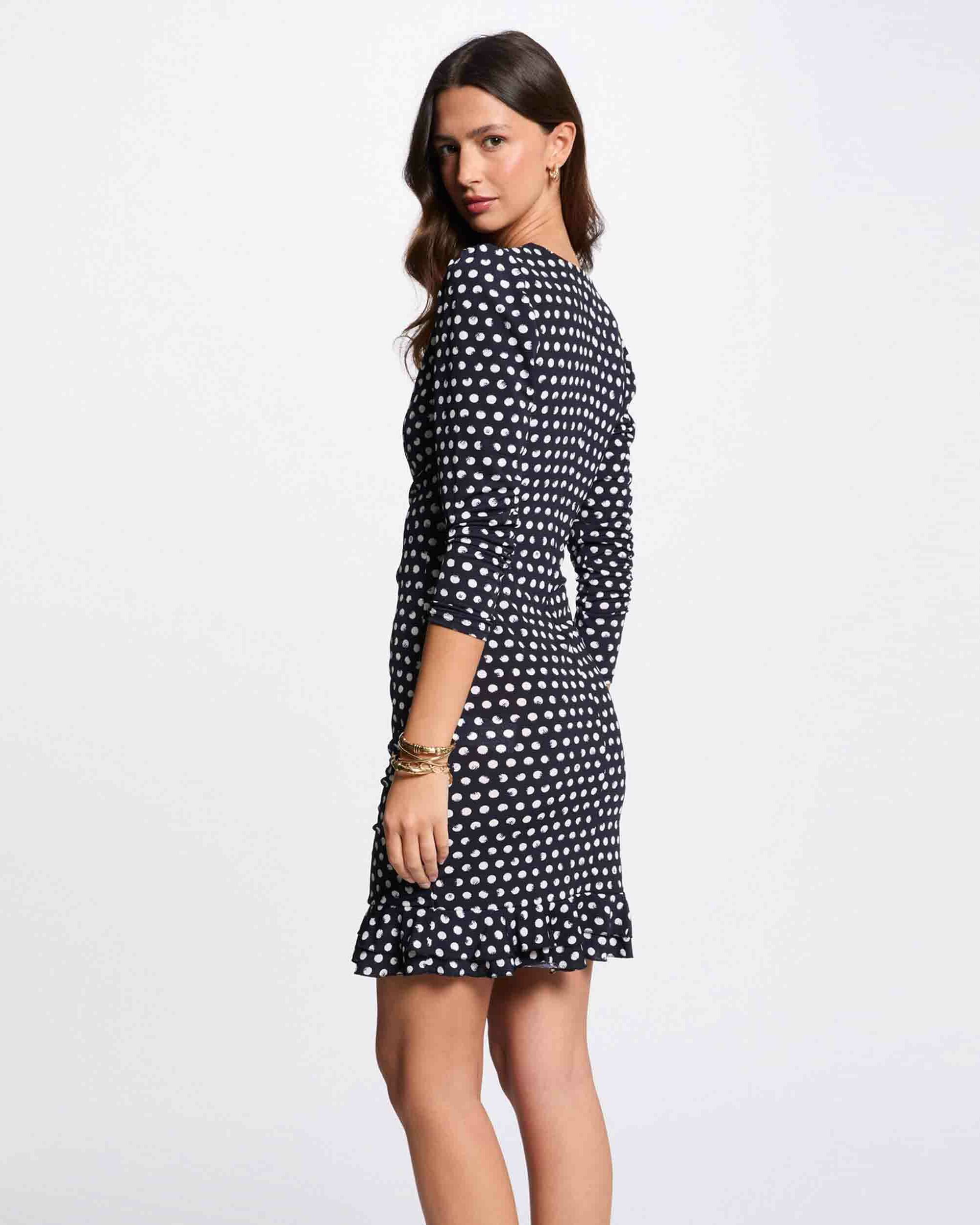 Vestido Curto Ajustado com Folhos Preto / Branco-3