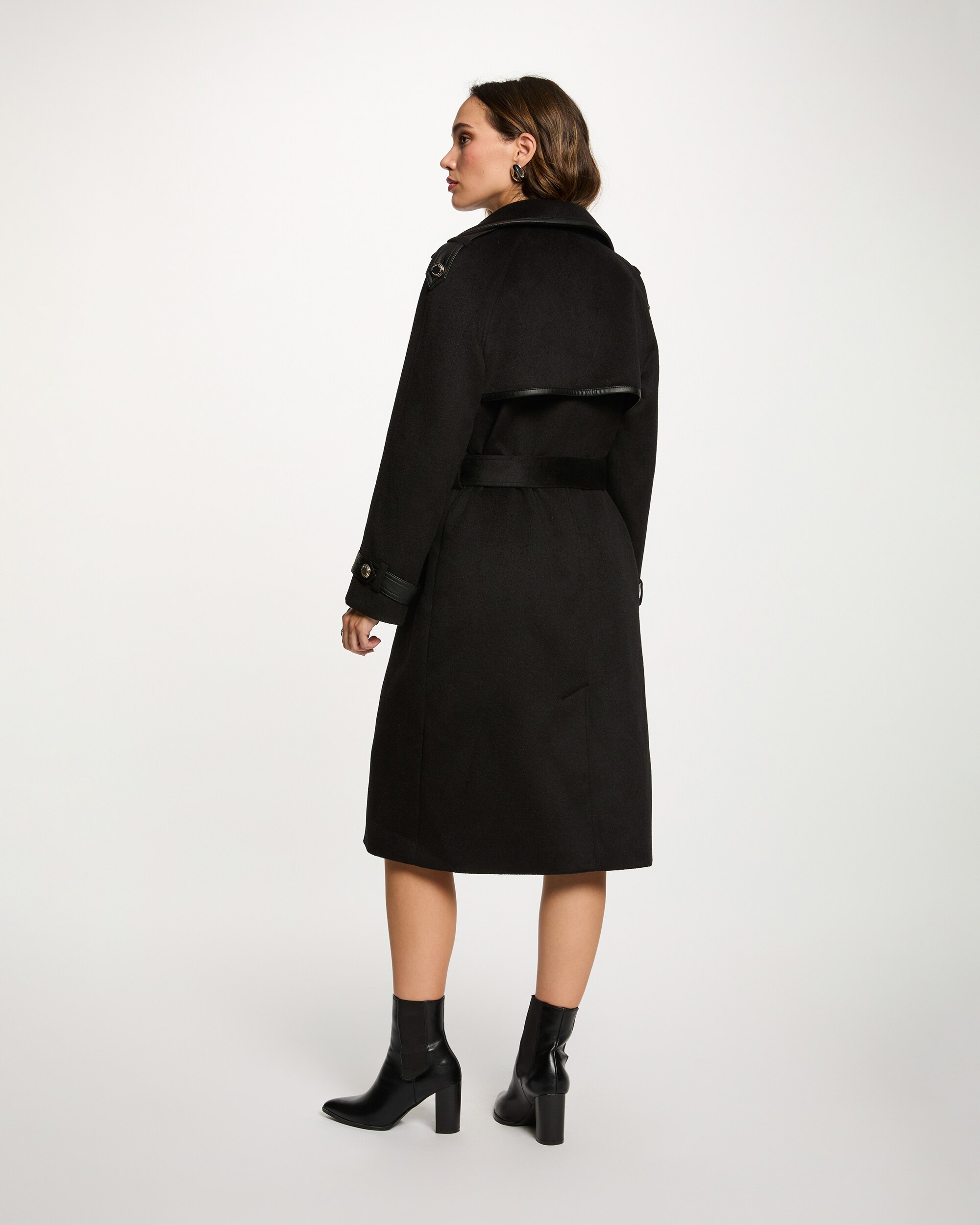 Trench Ajustado com Gola Sastre Preto-3