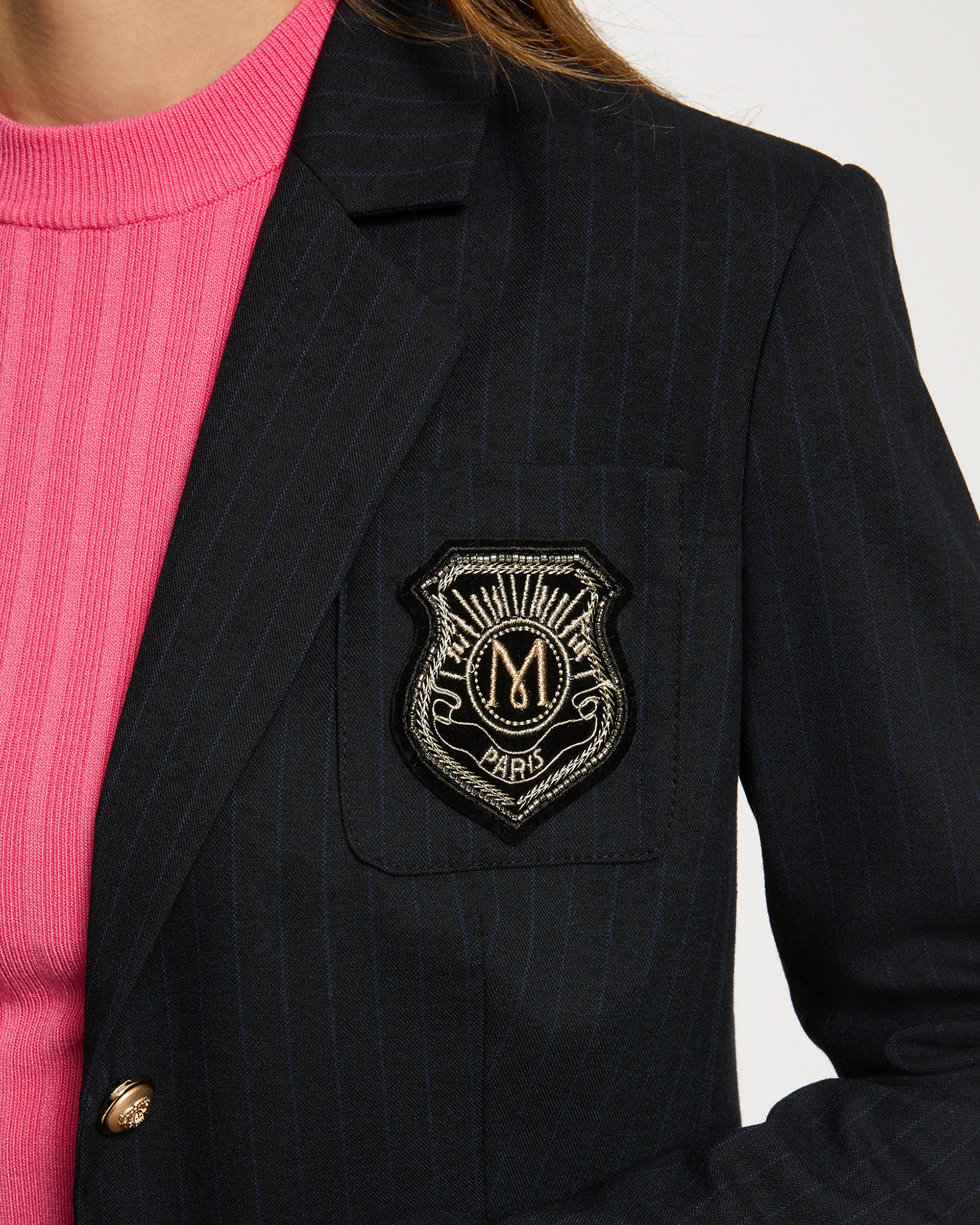 Blazer com Corte a Direito e Patch Decorativo Preto-5