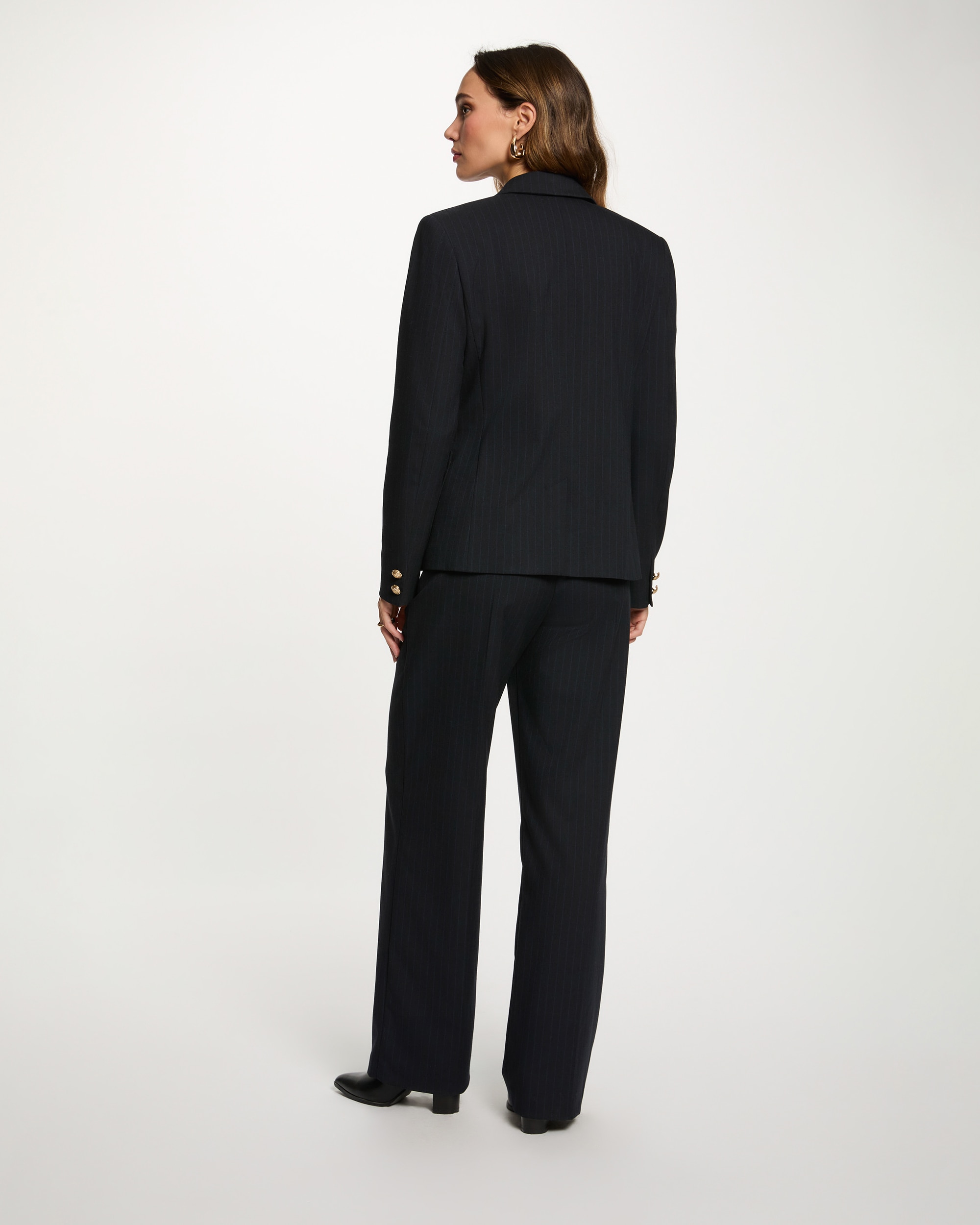 Blazer com Corte a Direito e Patch Decorativo Preto-3