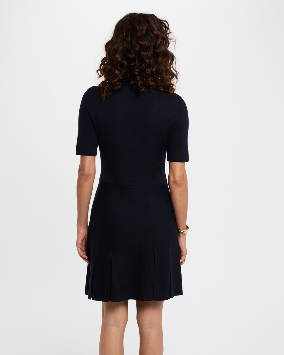 Vestido Curto em Forma de Trapézio Preto-3