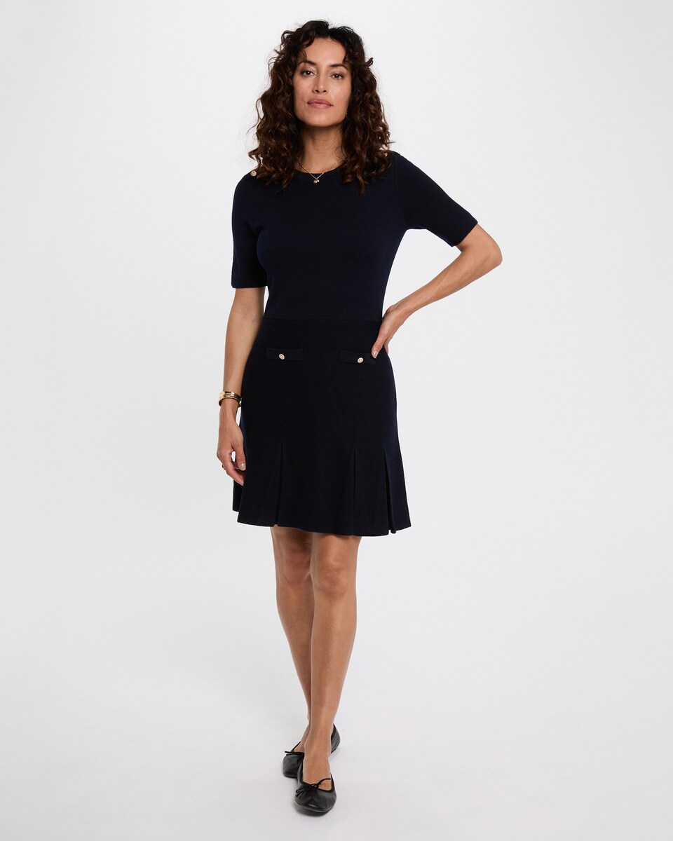 Vestido Curto em Forma de Trapézio Preto-4