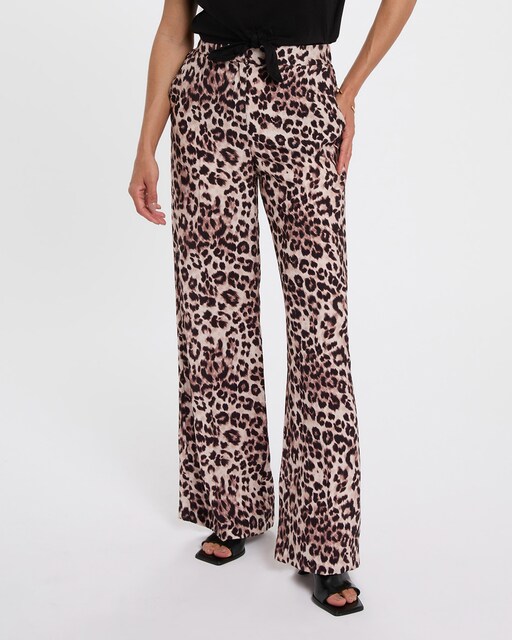 Imagem 0 de Calças Retas e Fluídas