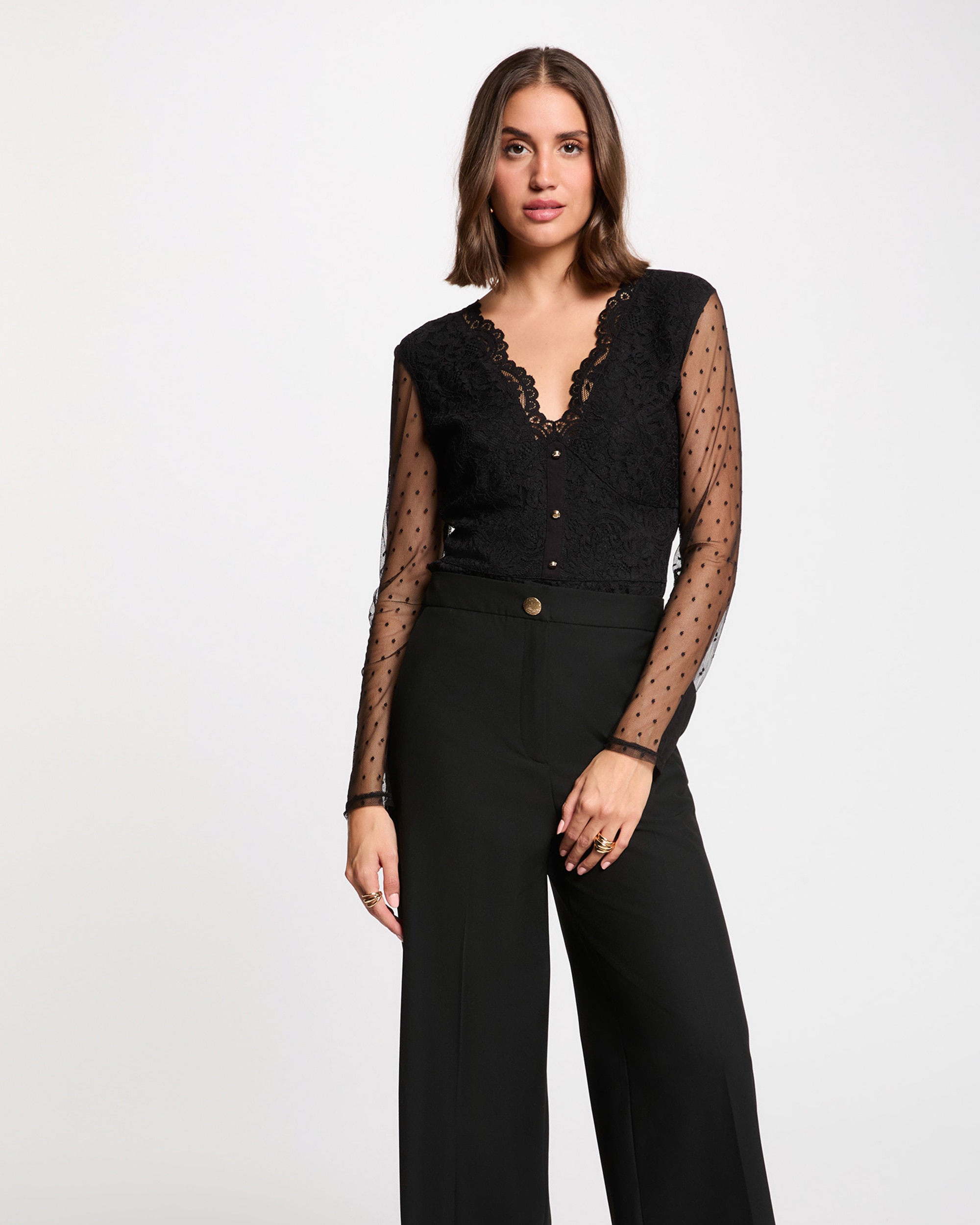 Blusa de Renda com Decote em V Preto-1