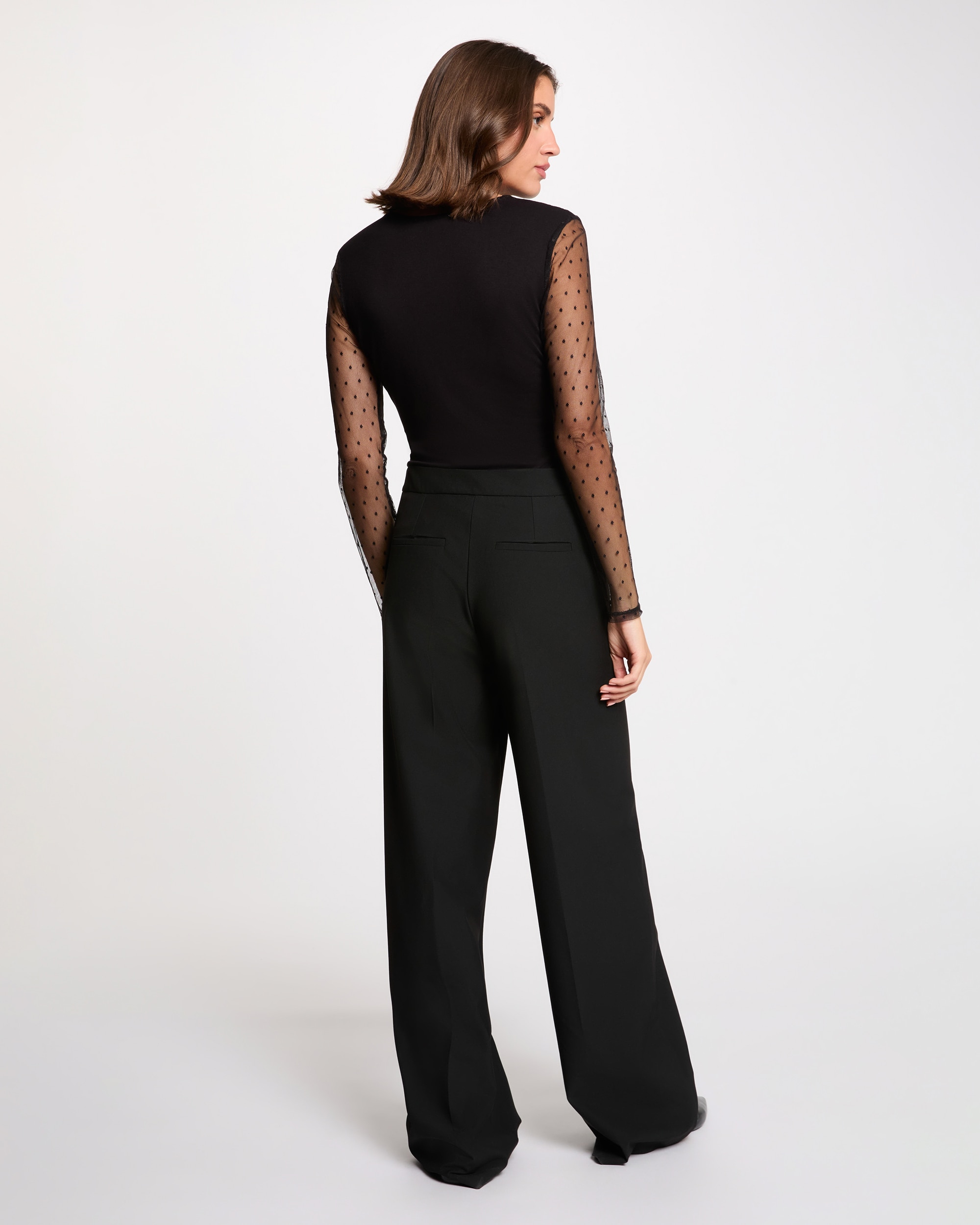 Blusa de Renda com Decote em V Preto-3
