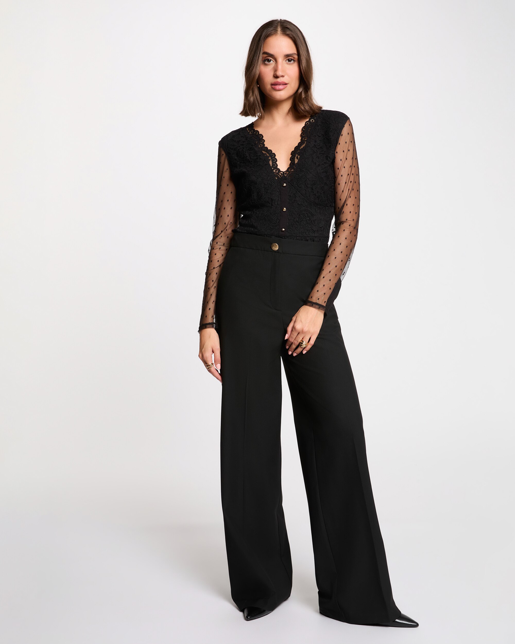Blusa de Renda com Decote em V Preto-4