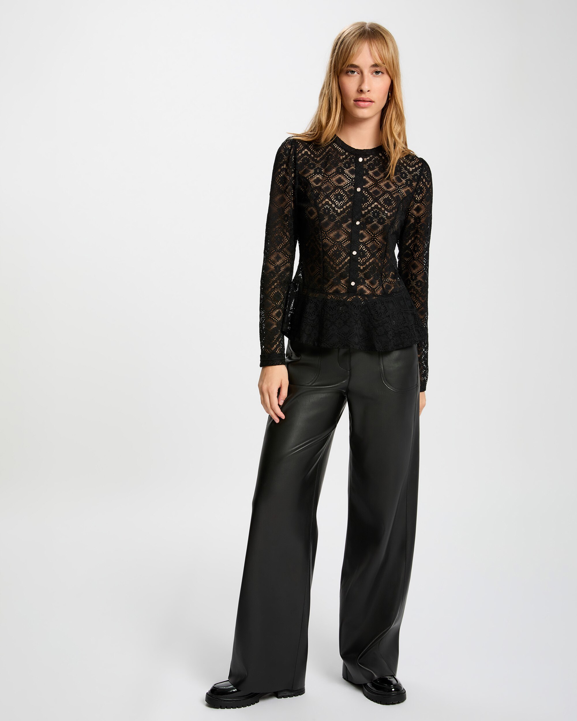 T-shirt Ajustada de Renda Preto-4