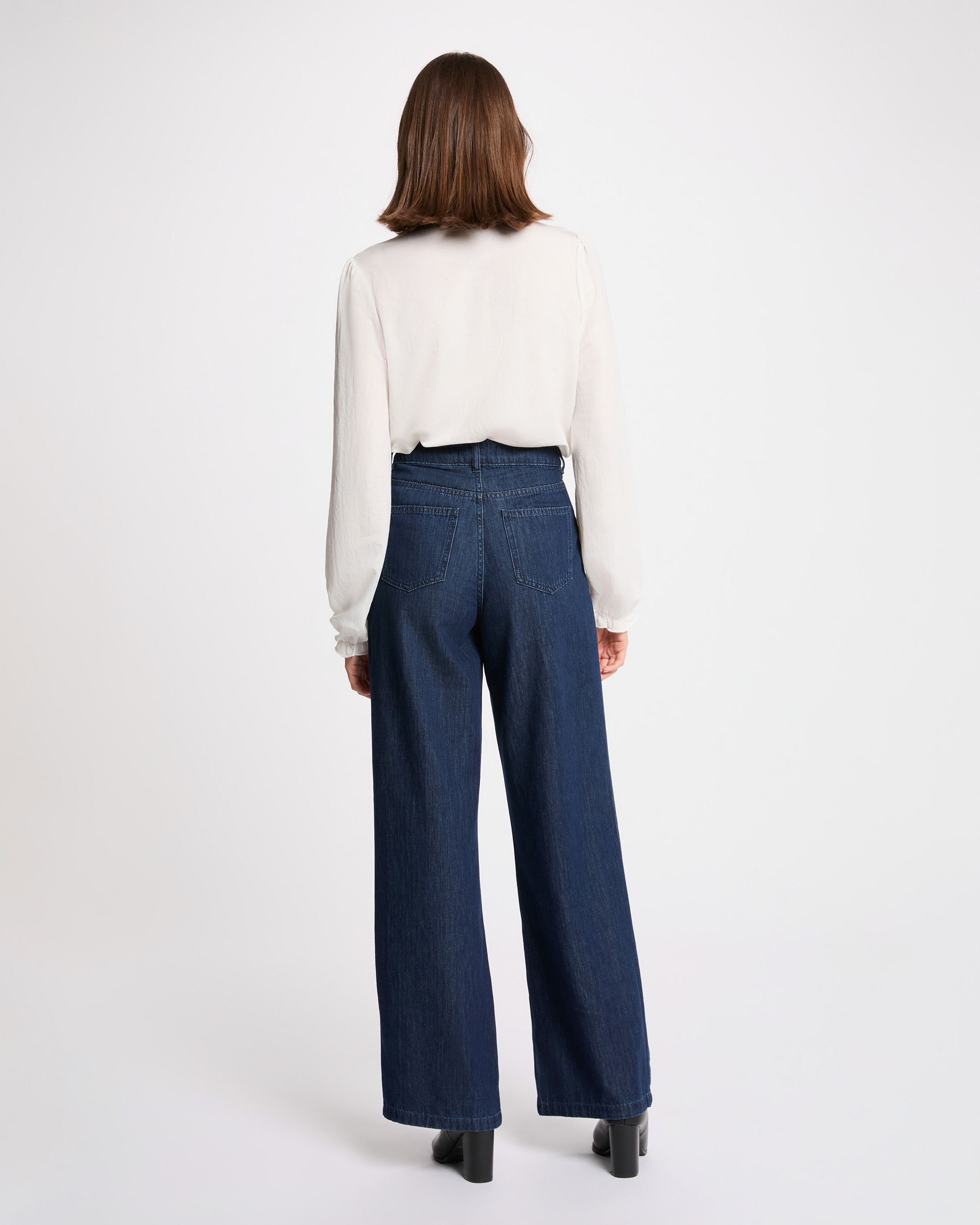 Blusa em Renda com Gola Alta Branco-3