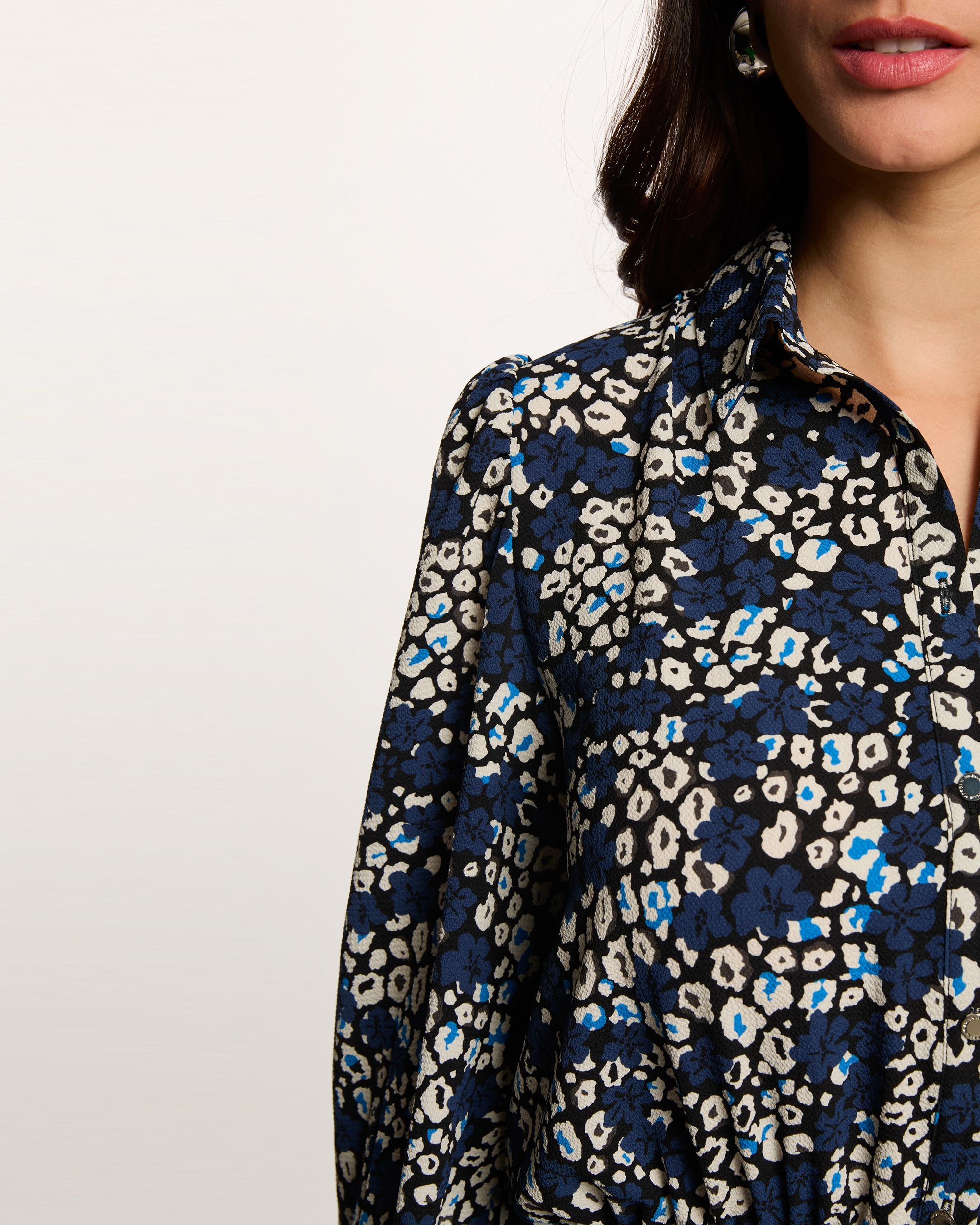 Vestido Curto Fluído com Gola Tipo Camisa e Estampado Floral Azul-escuro-5