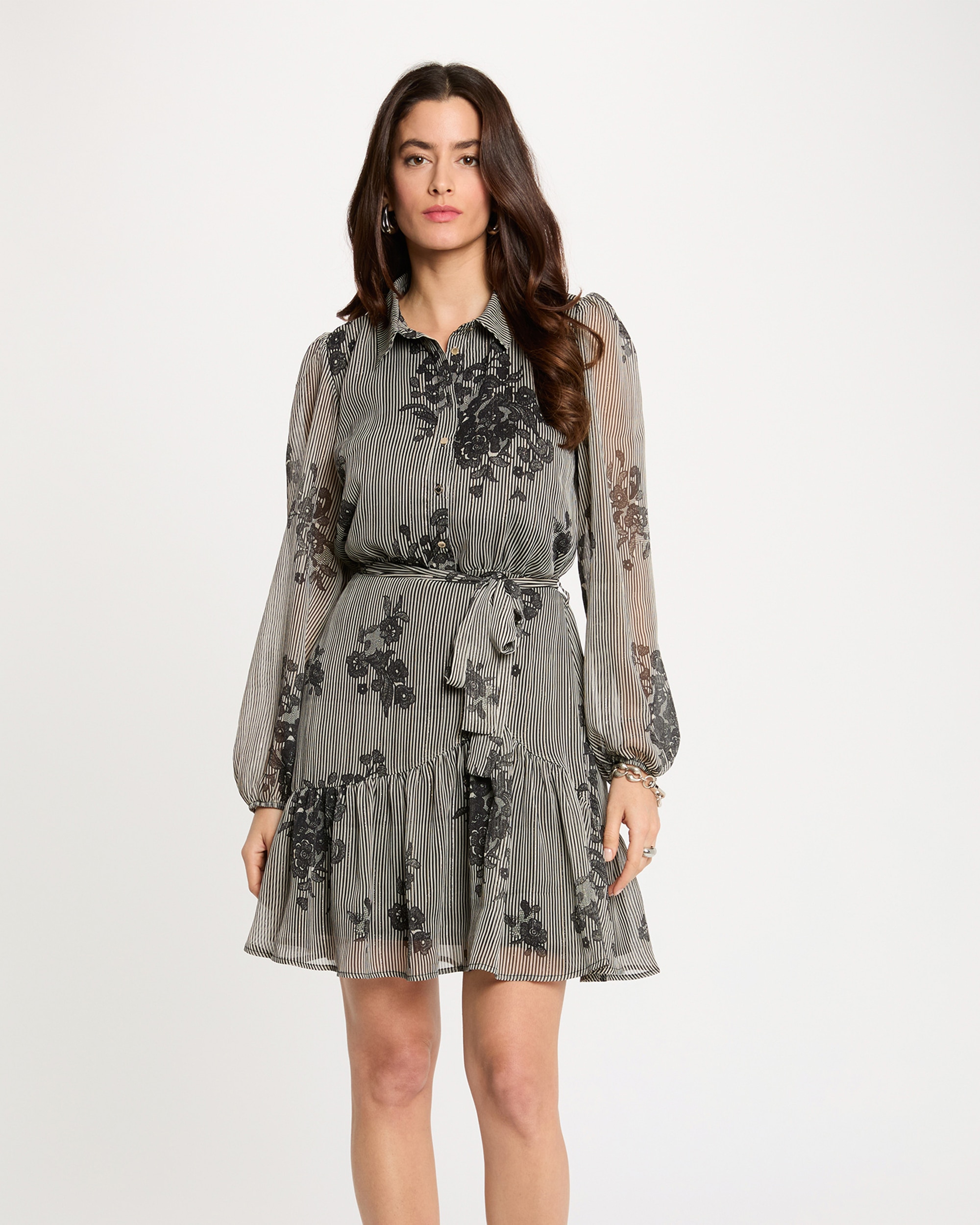 Imagem 0 de Vestido Curto com Manga Comprida e Cinto