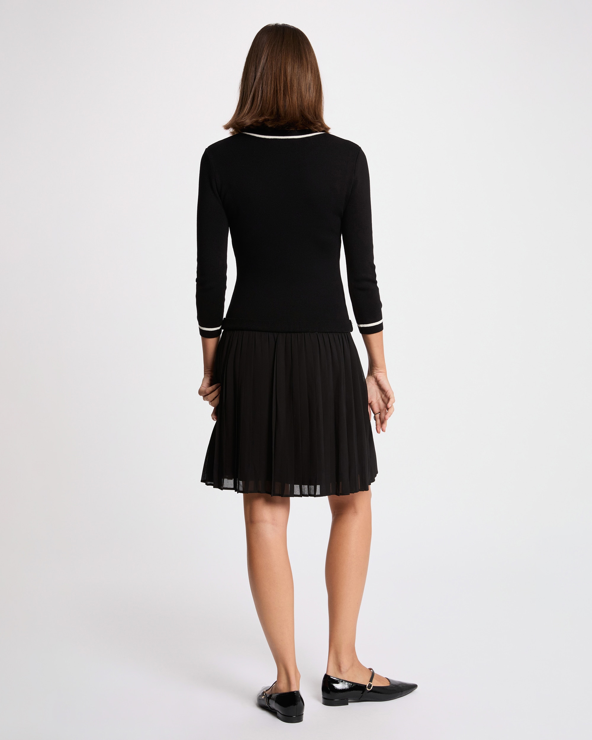 Vestido Curto Plissado com Rebordos em Contraste Preto-3