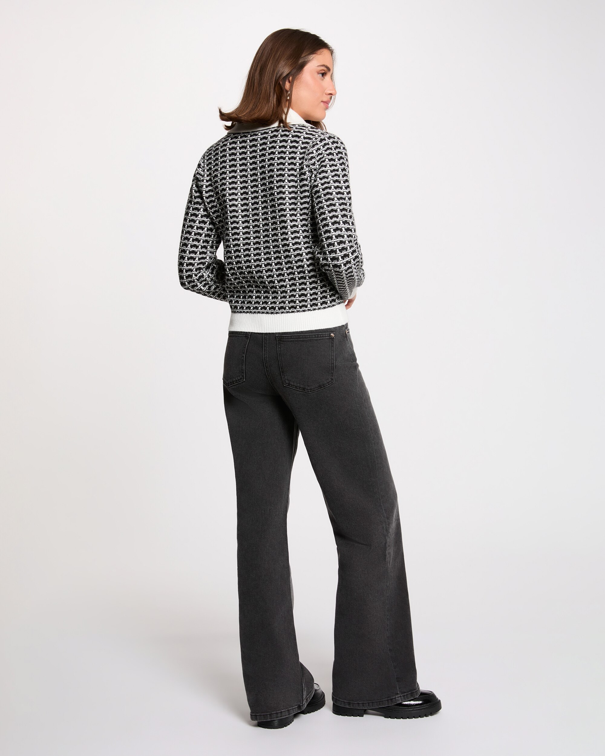 Cardigan com Fecho Zip e Bolsos Preto-3