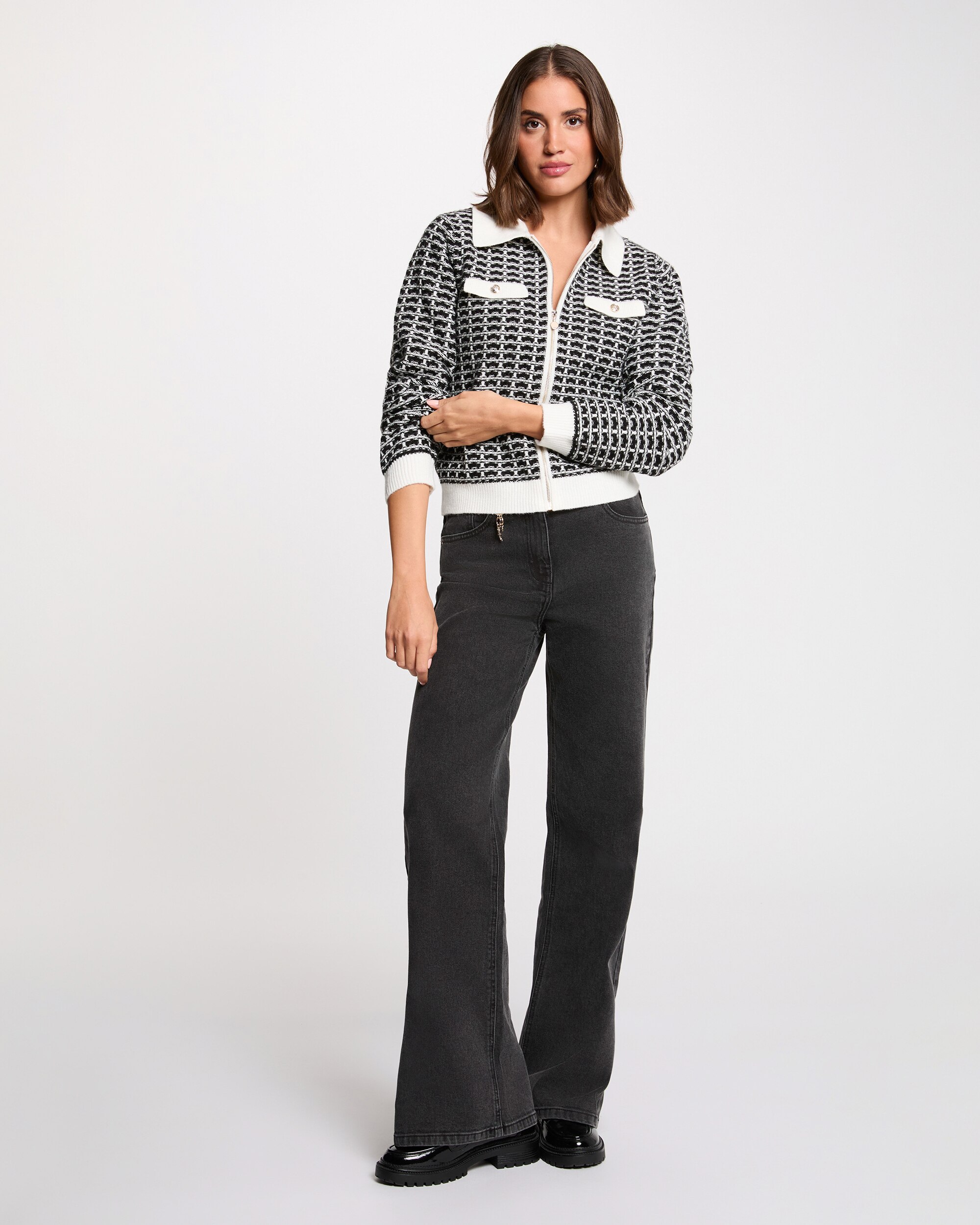 Cardigan com Fecho Zip e Bolsos Preto-4