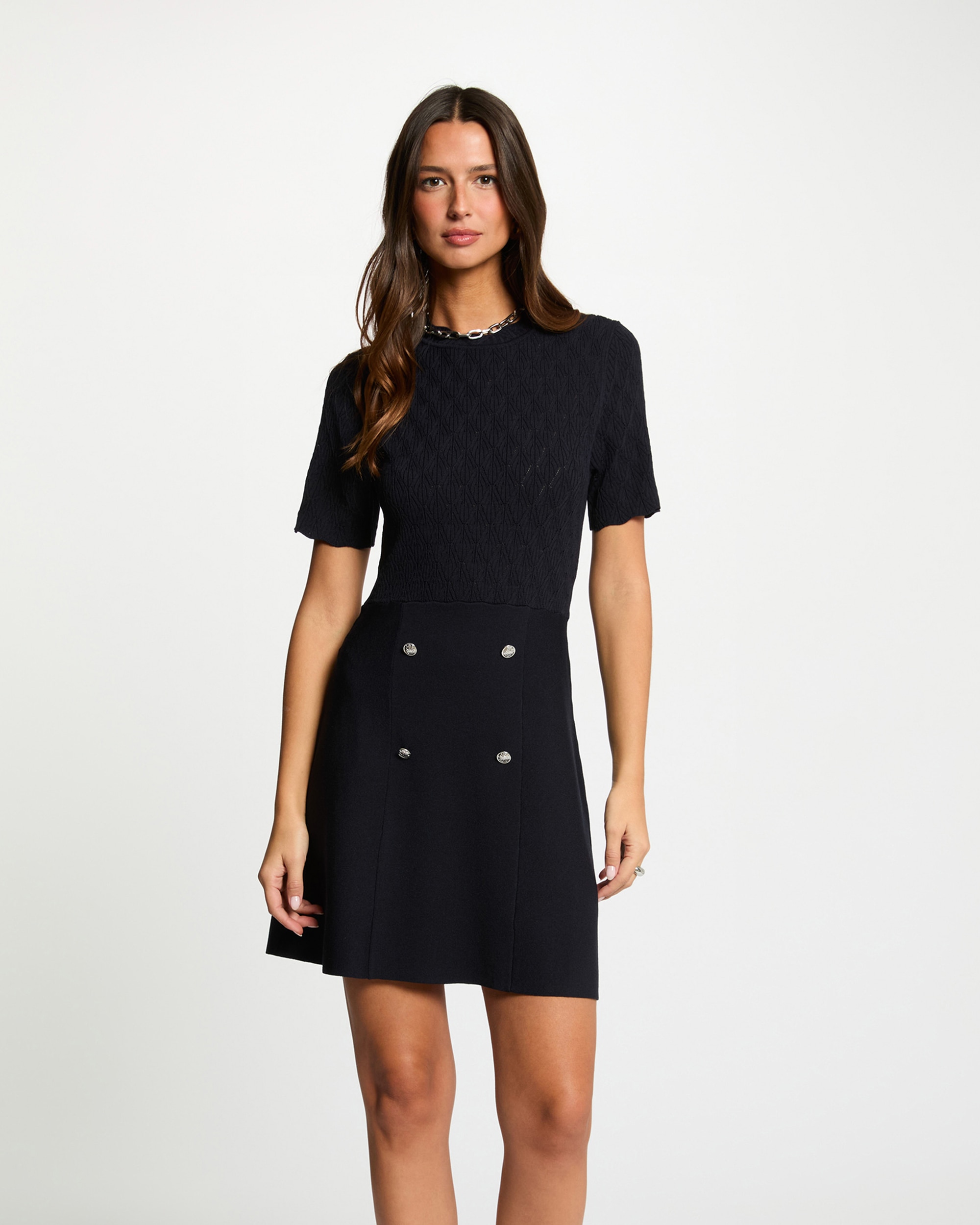 Imagem 0 de Vestido Curto com Gola Redonda e Manga Curta