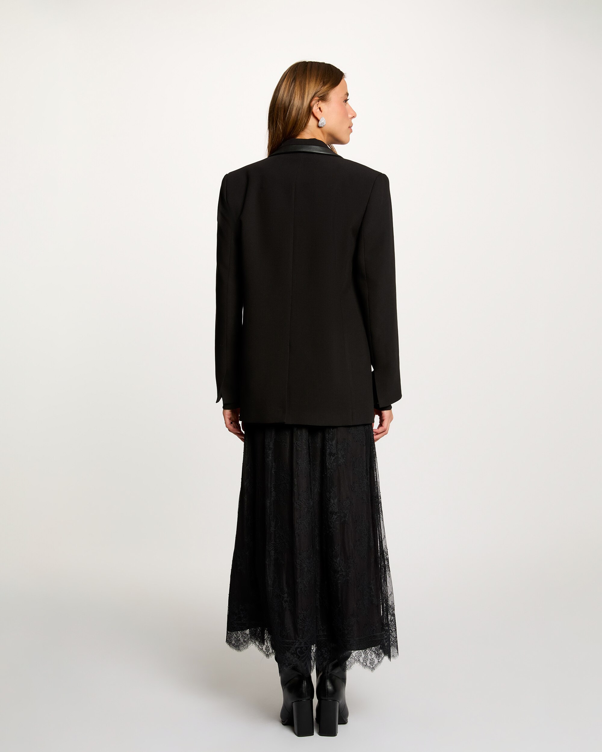 Blazer com Gola de Lapela Preto-3