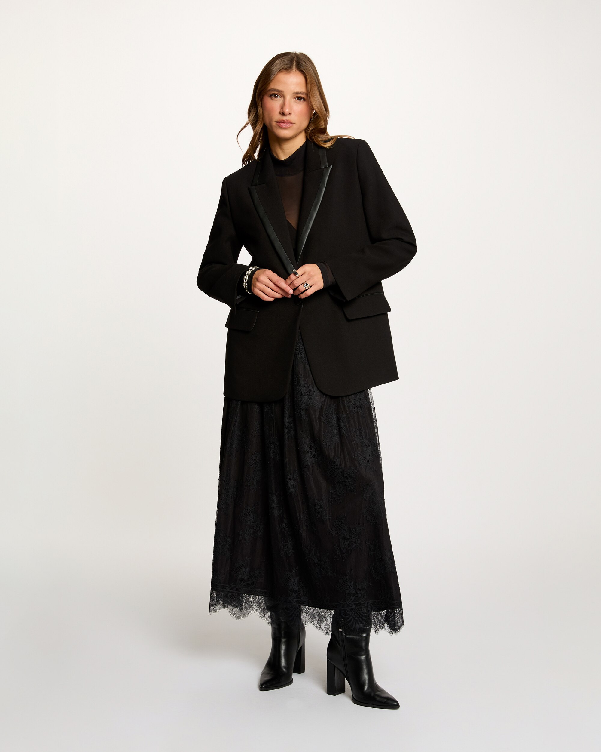 Blazer com Gola de Lapela Preto-4