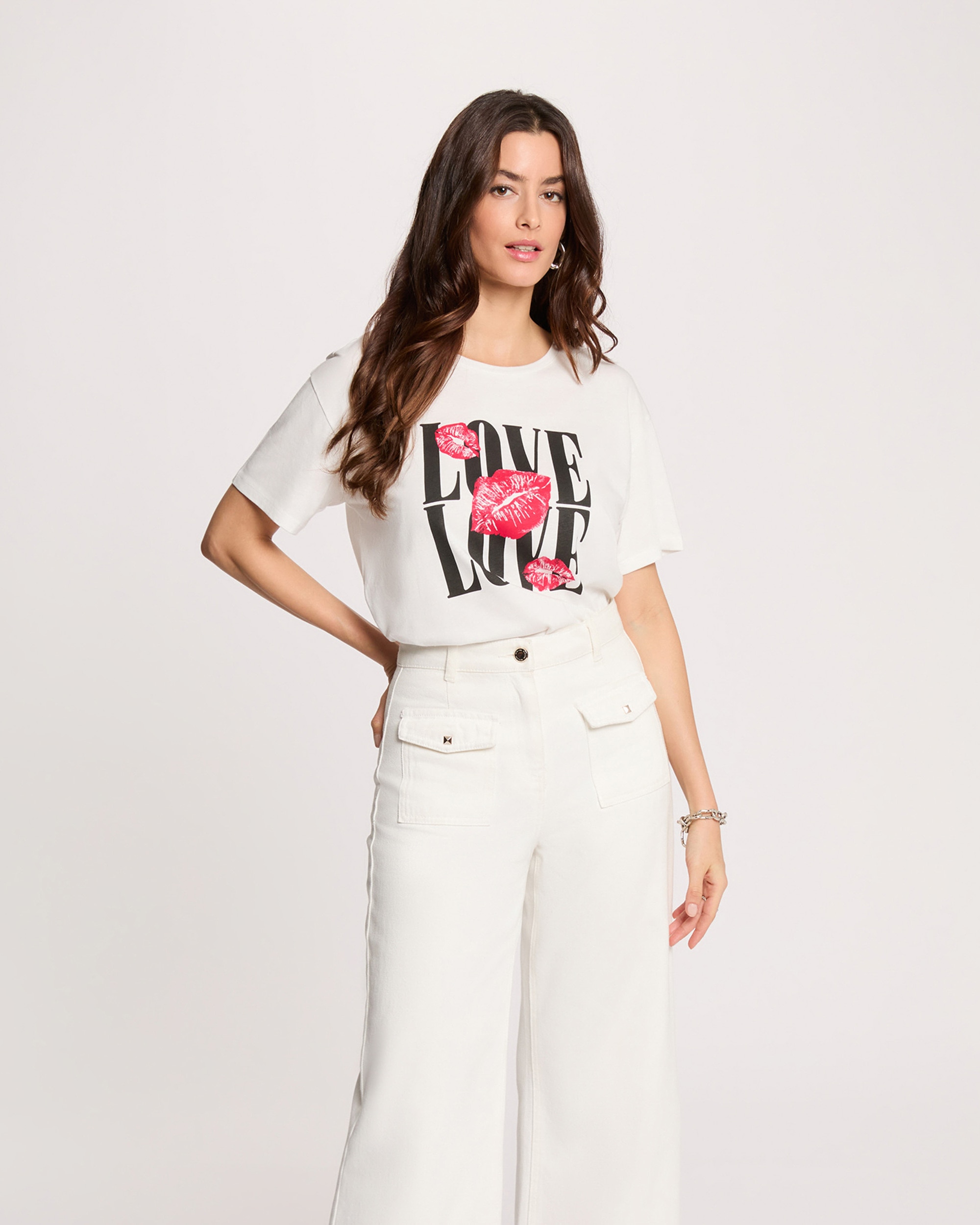 Imagem 0 de T-shirt com Corte a Direito e Gola Redonda