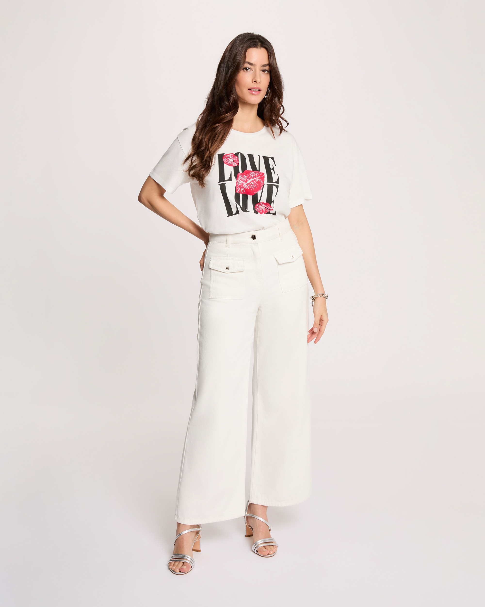T-shirt com Corte a Direito e Gola Redonda Branco-4