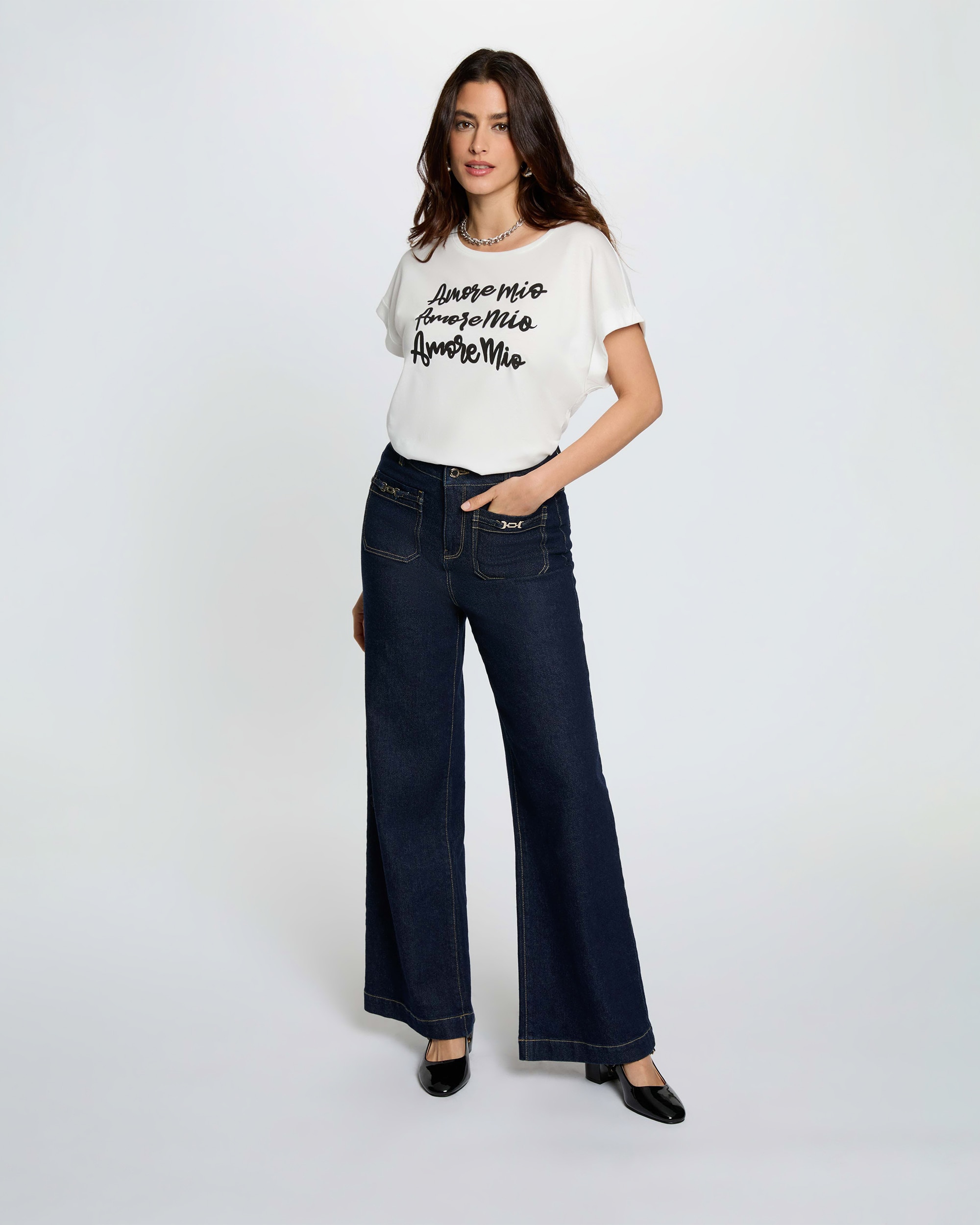 T-shirt com Gola Redonda Branco / Preto-4