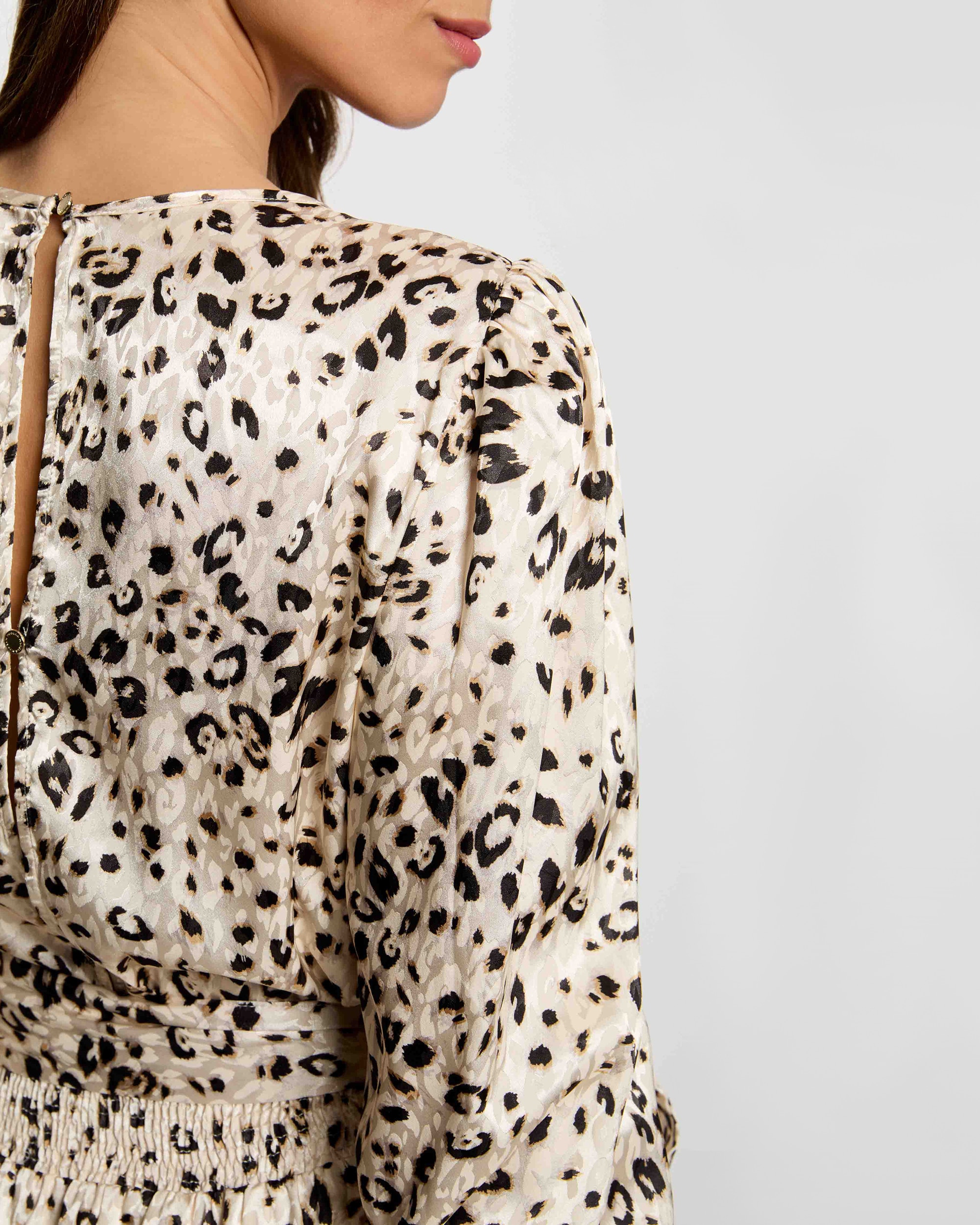 Vestido Curto Acetinado com Animal Print Bege-5