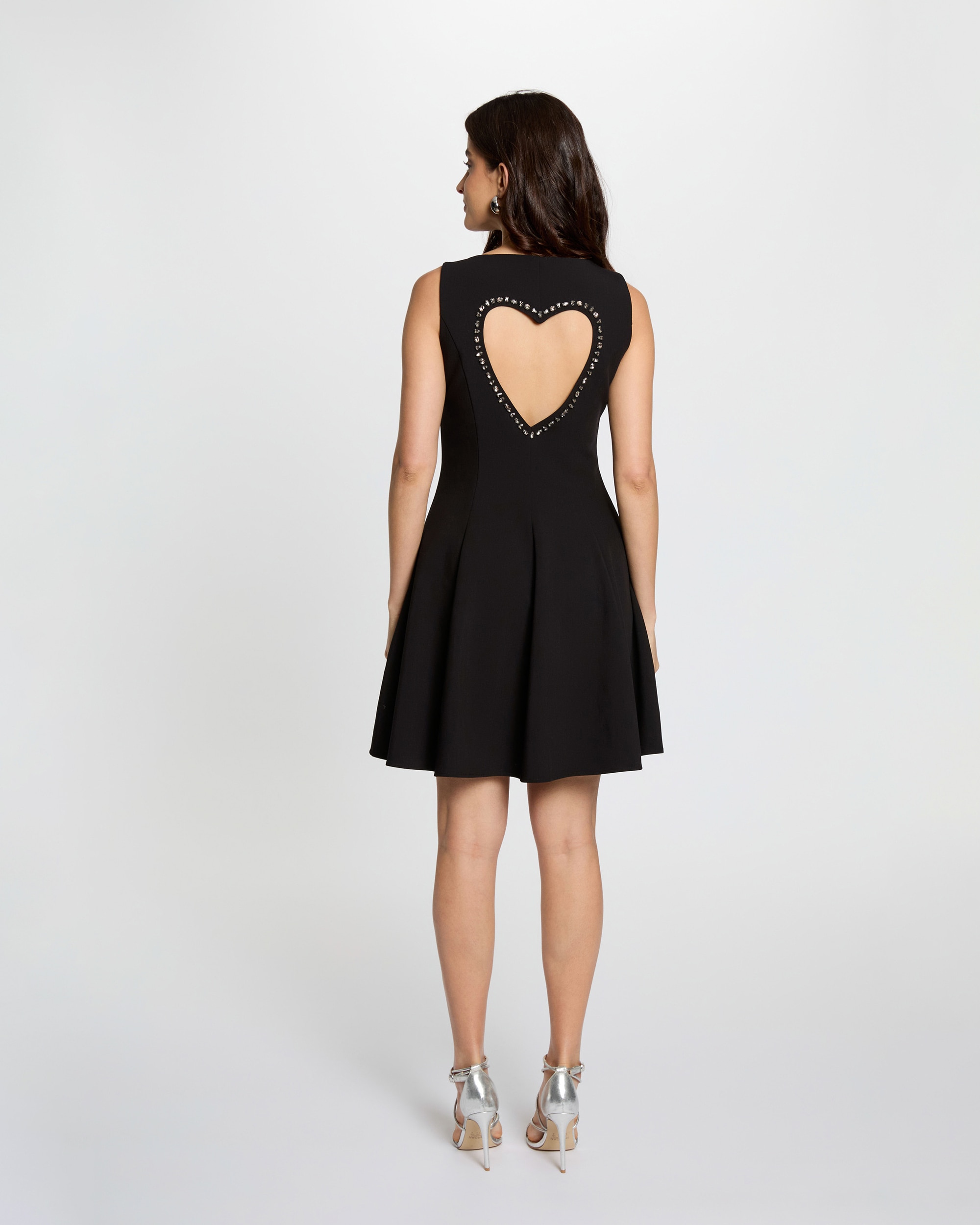 Vestido Curto sem Mangas com Decote em V Preto-3