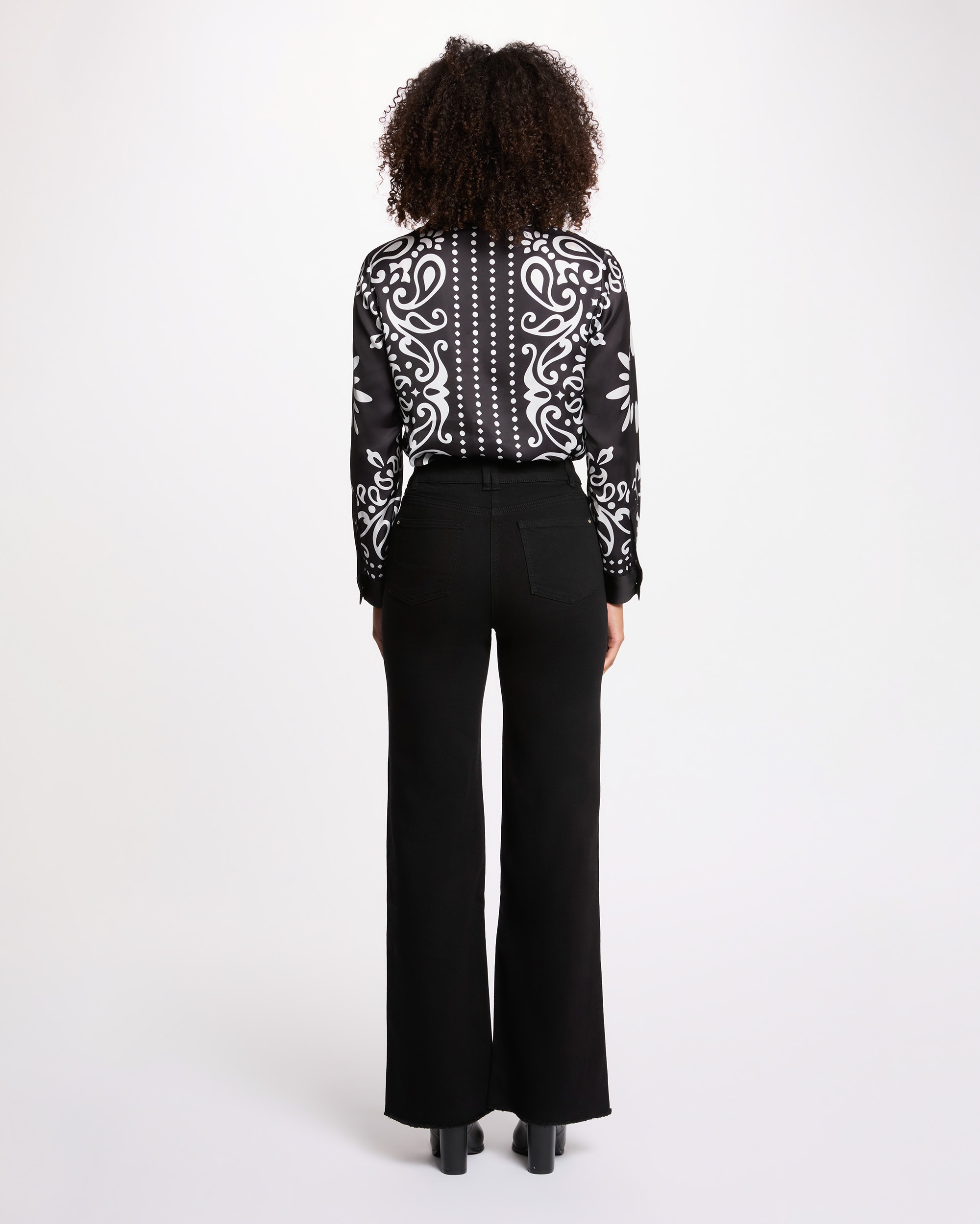 Camisa Fluida Estampada Preto-3