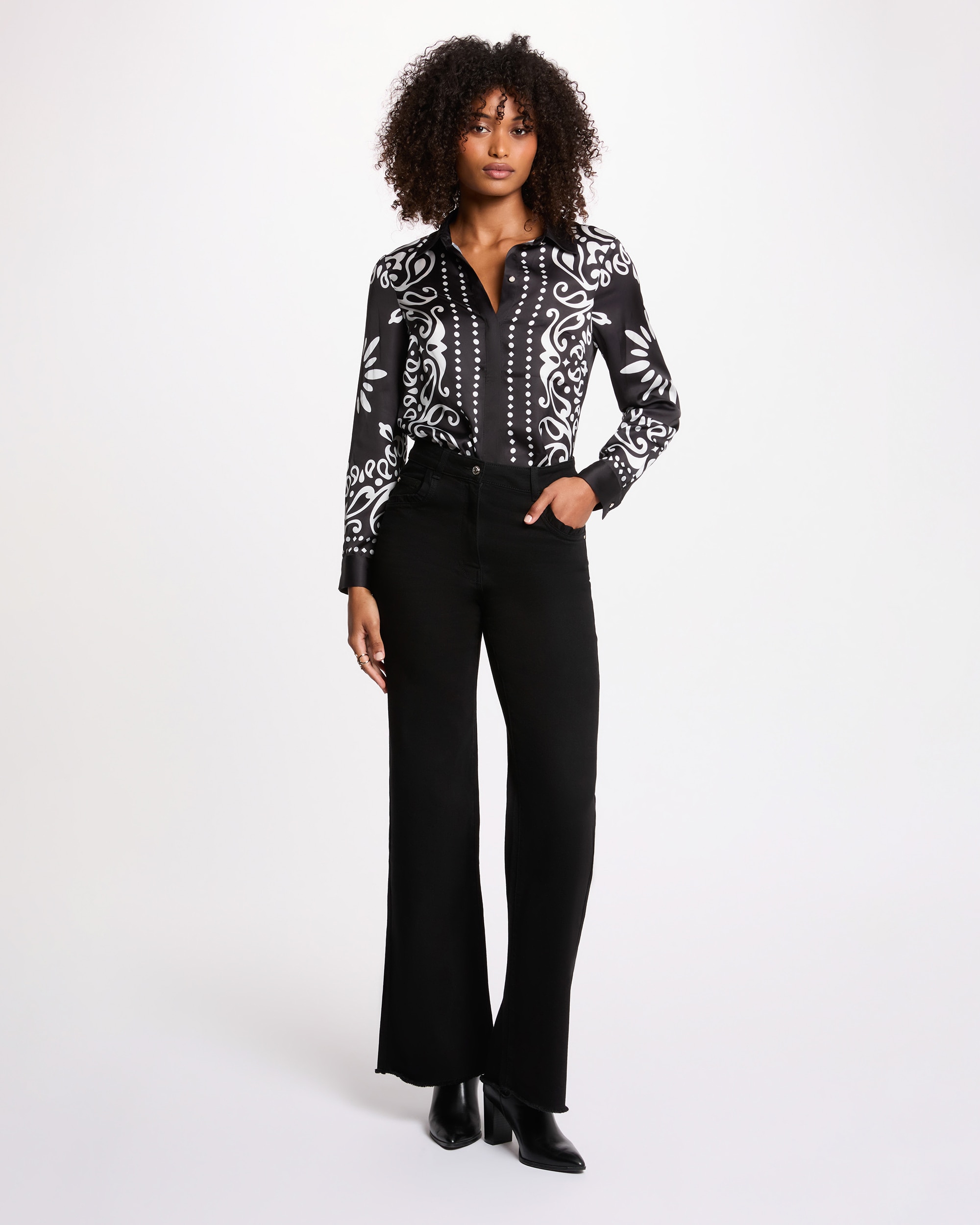 Camisa Fluida Estampada Preto-4