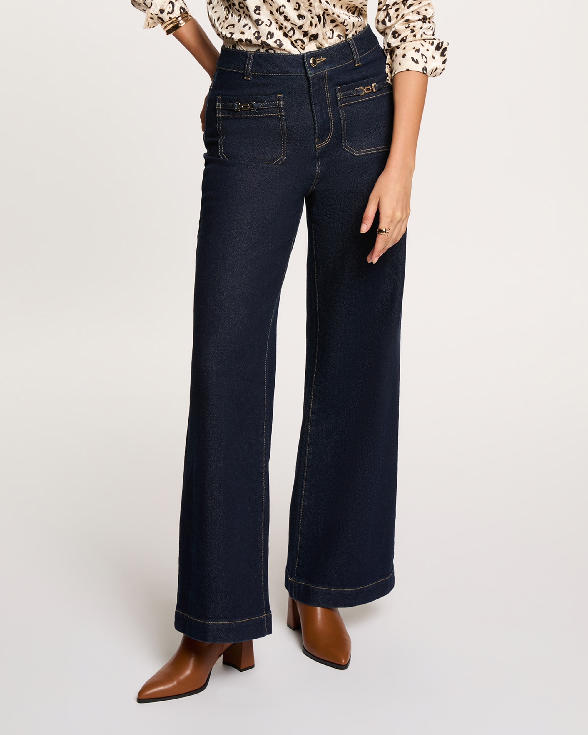 Blusa com Decote em V e Estampado Animalier Multicolor-4