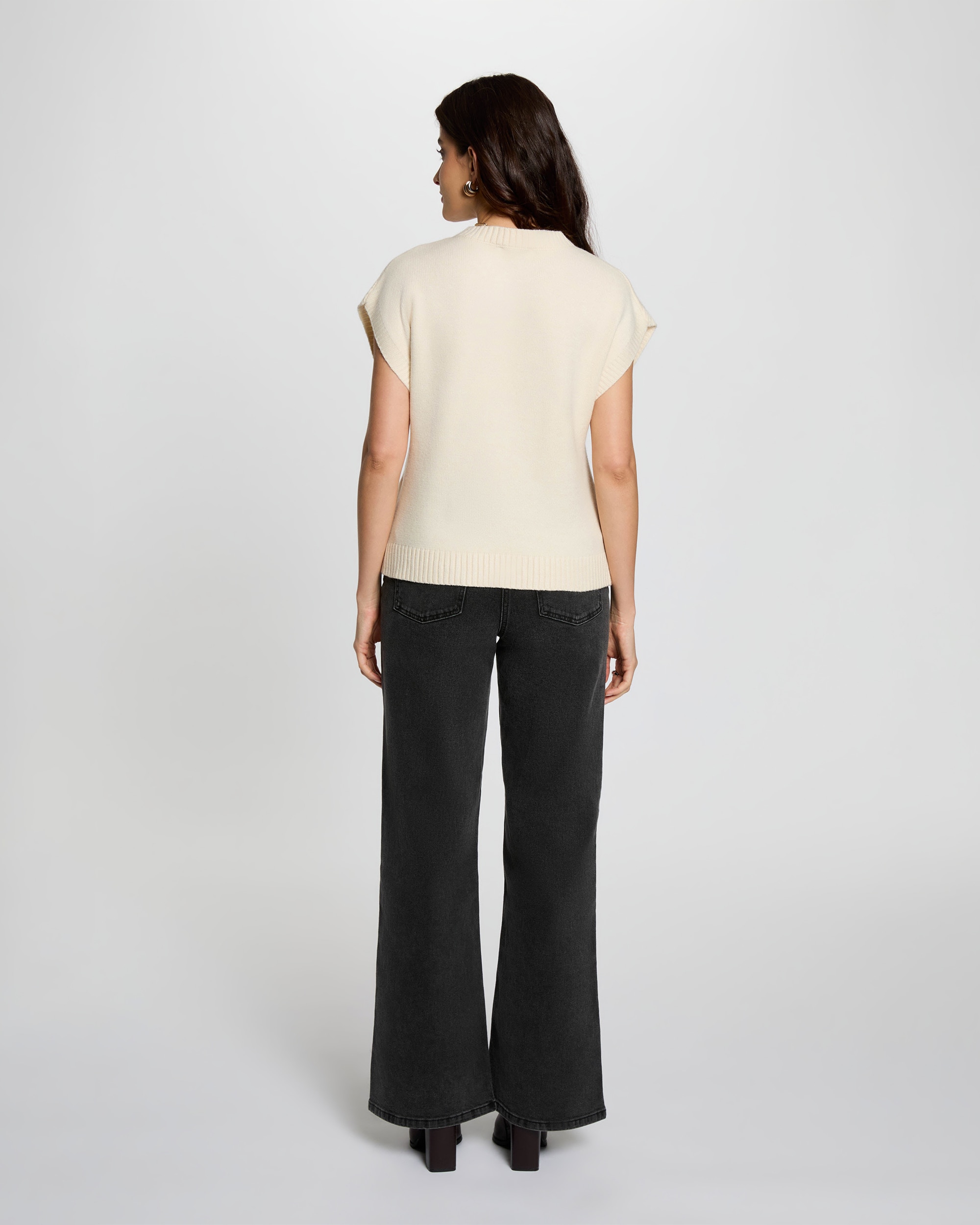 Camisola sem Mangas Bordada com Gola Redonda Creme-3