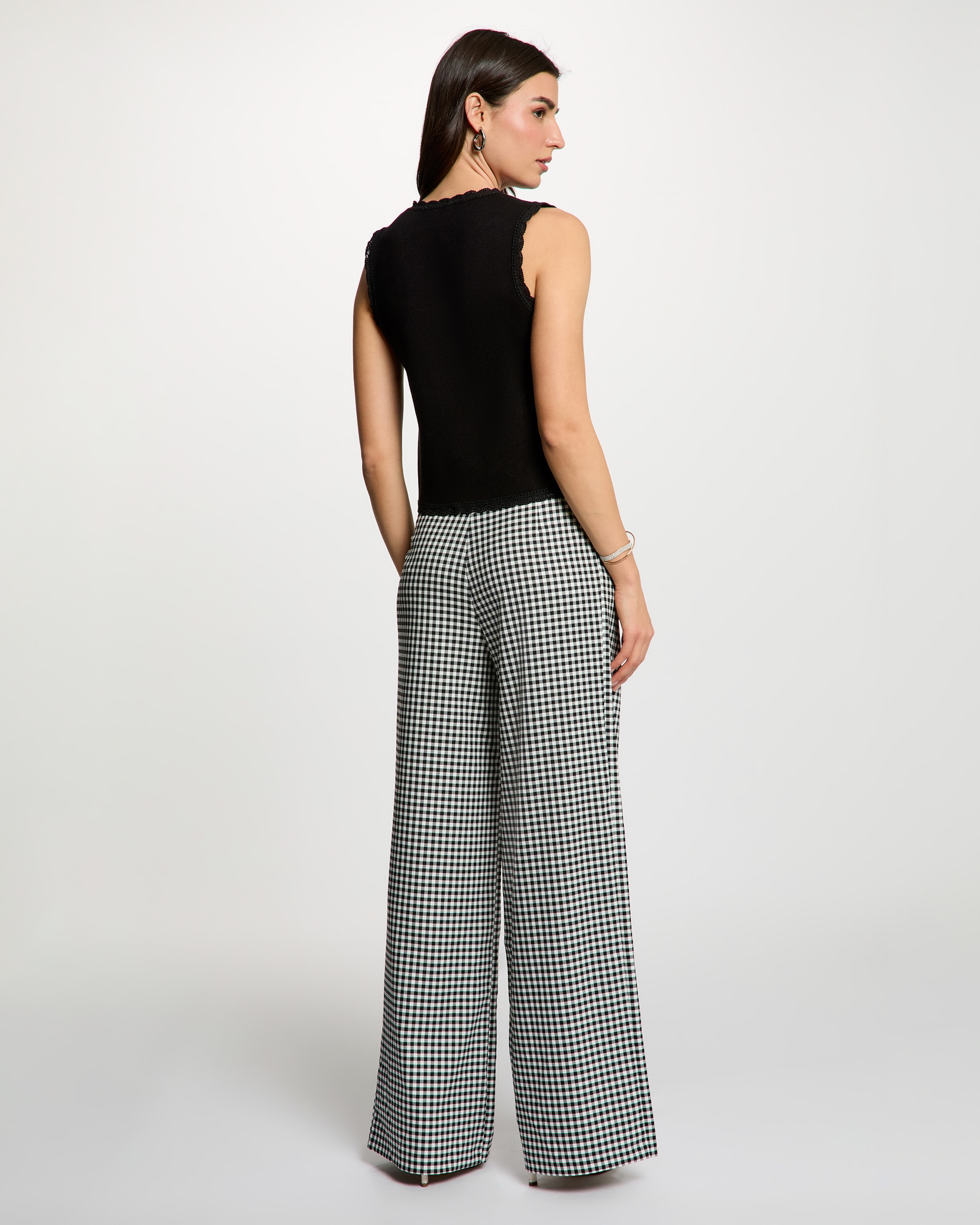 Top Ajustado com Decote Redondo Preto-3