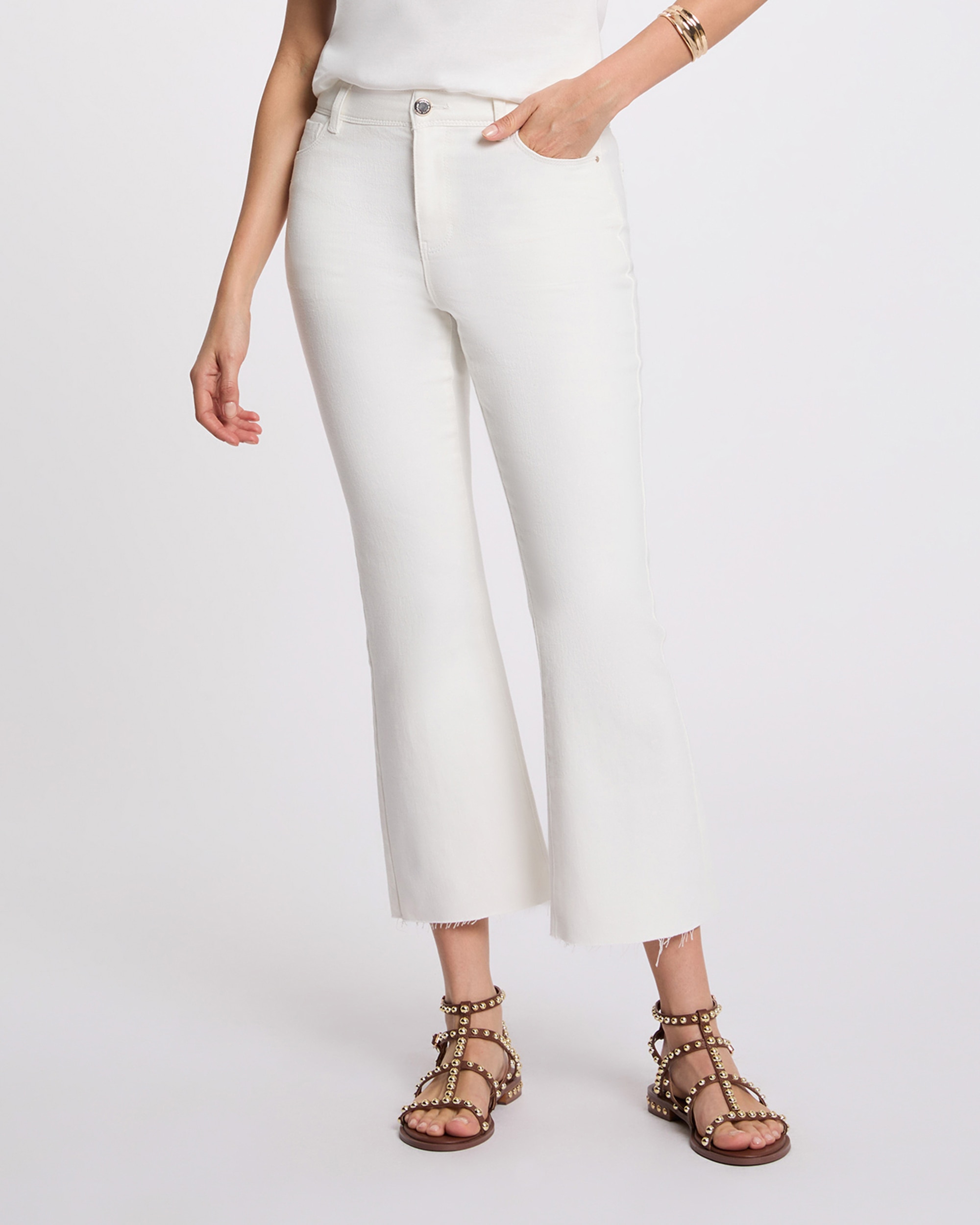 Jeans Flare em Corte 7/8 Branco-1