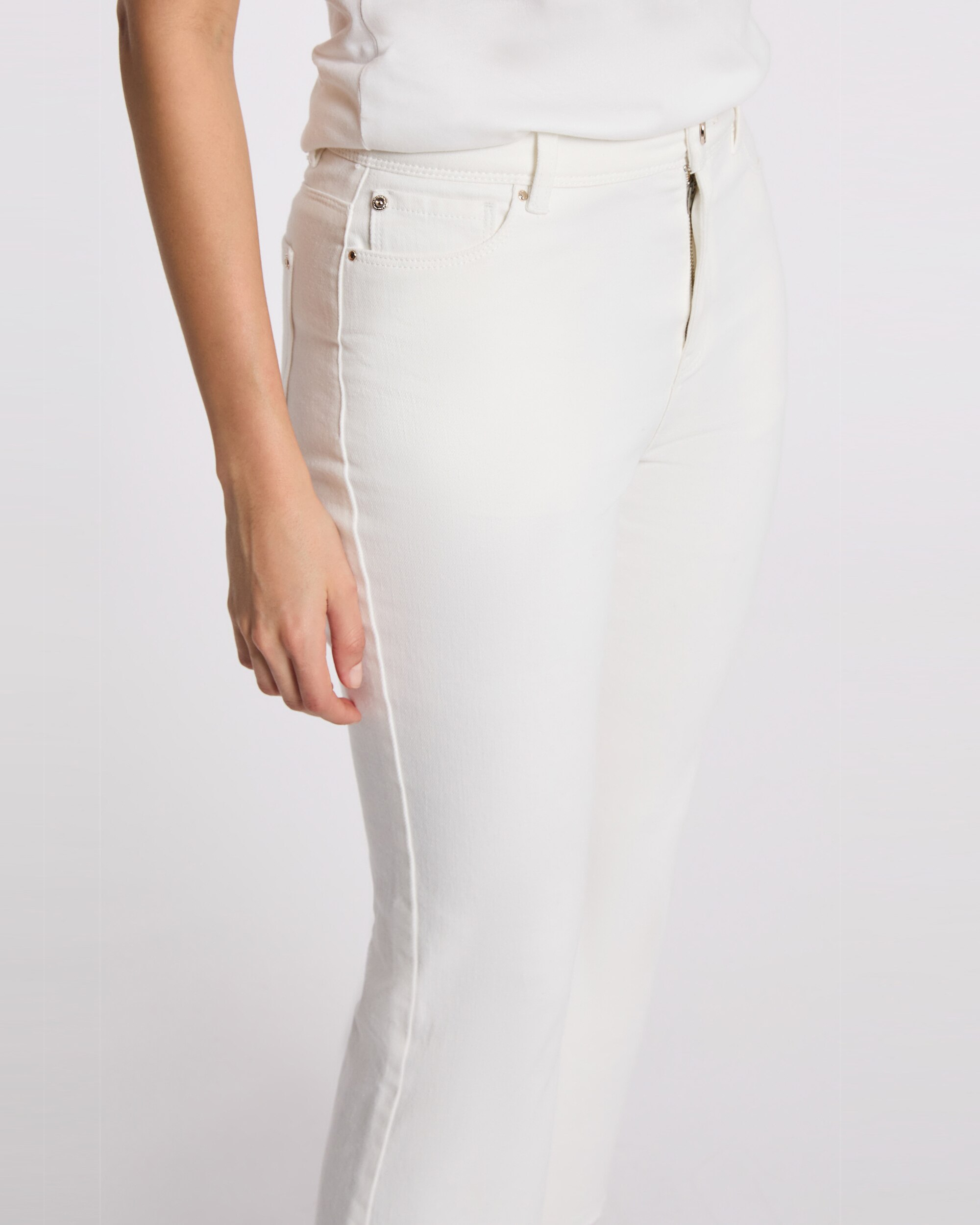 Jeans Flare em Corte 7/8 Branco-5