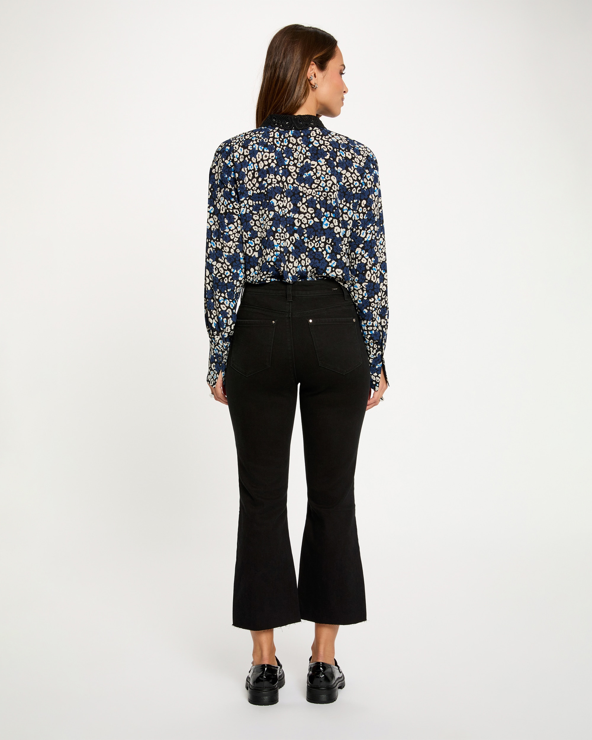 Jeans Flare em Corte 7/8 Preto-3