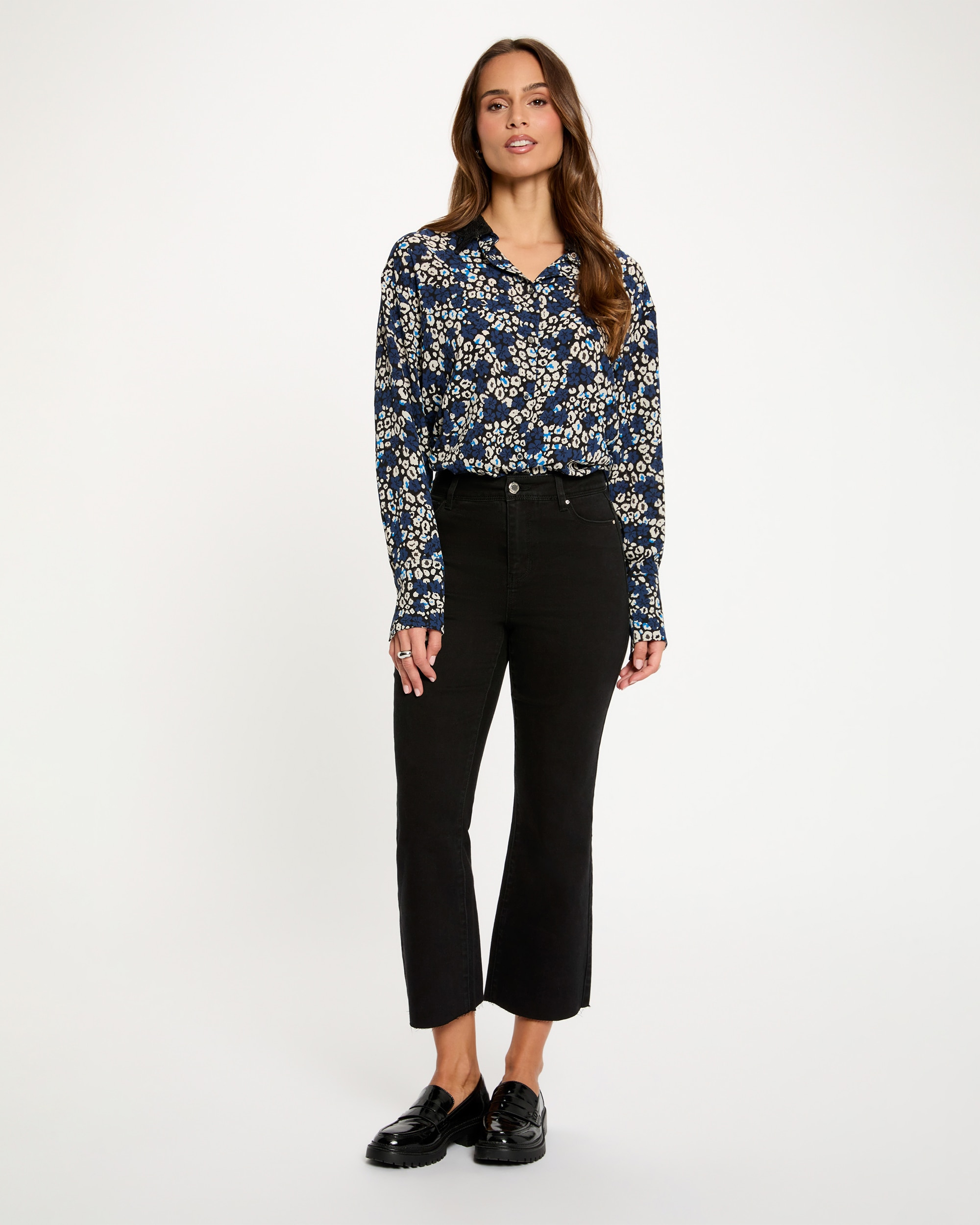 Jeans Flare em Corte 7/8 Preto-4