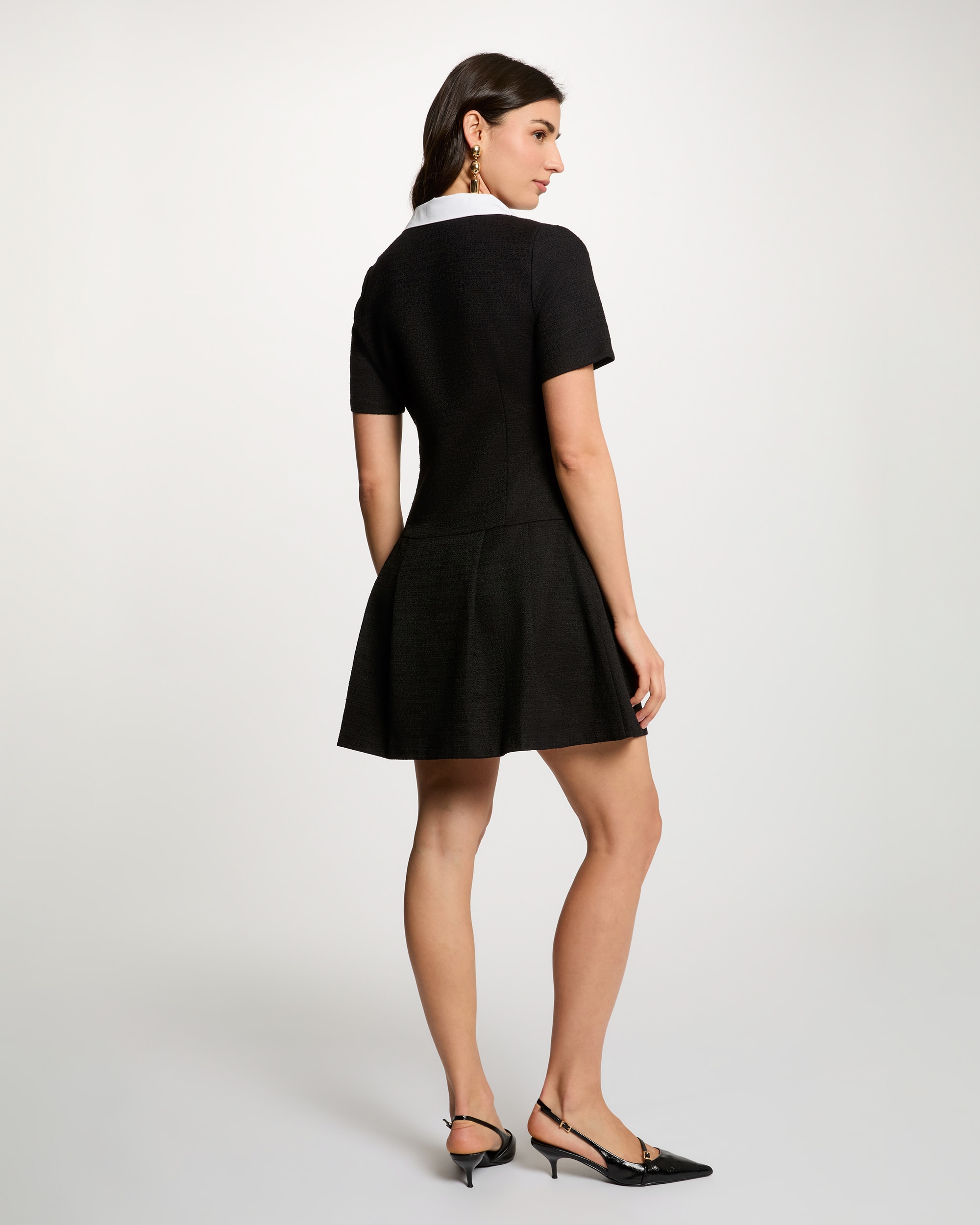 Vestido Curto com Gola em Contraste Preto-3