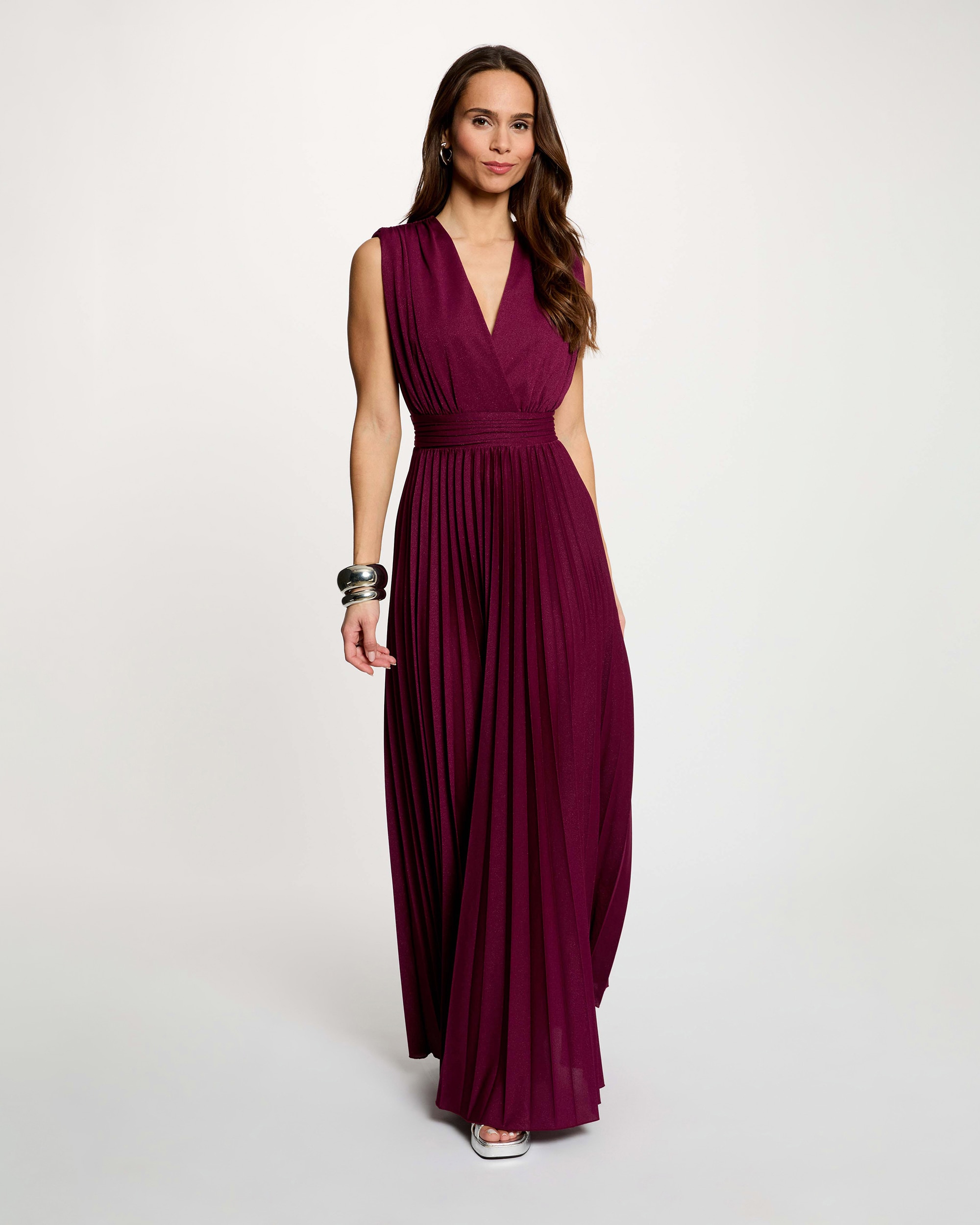 Imagem 0 de Vestido Comprido com Corte a Direito Plissado