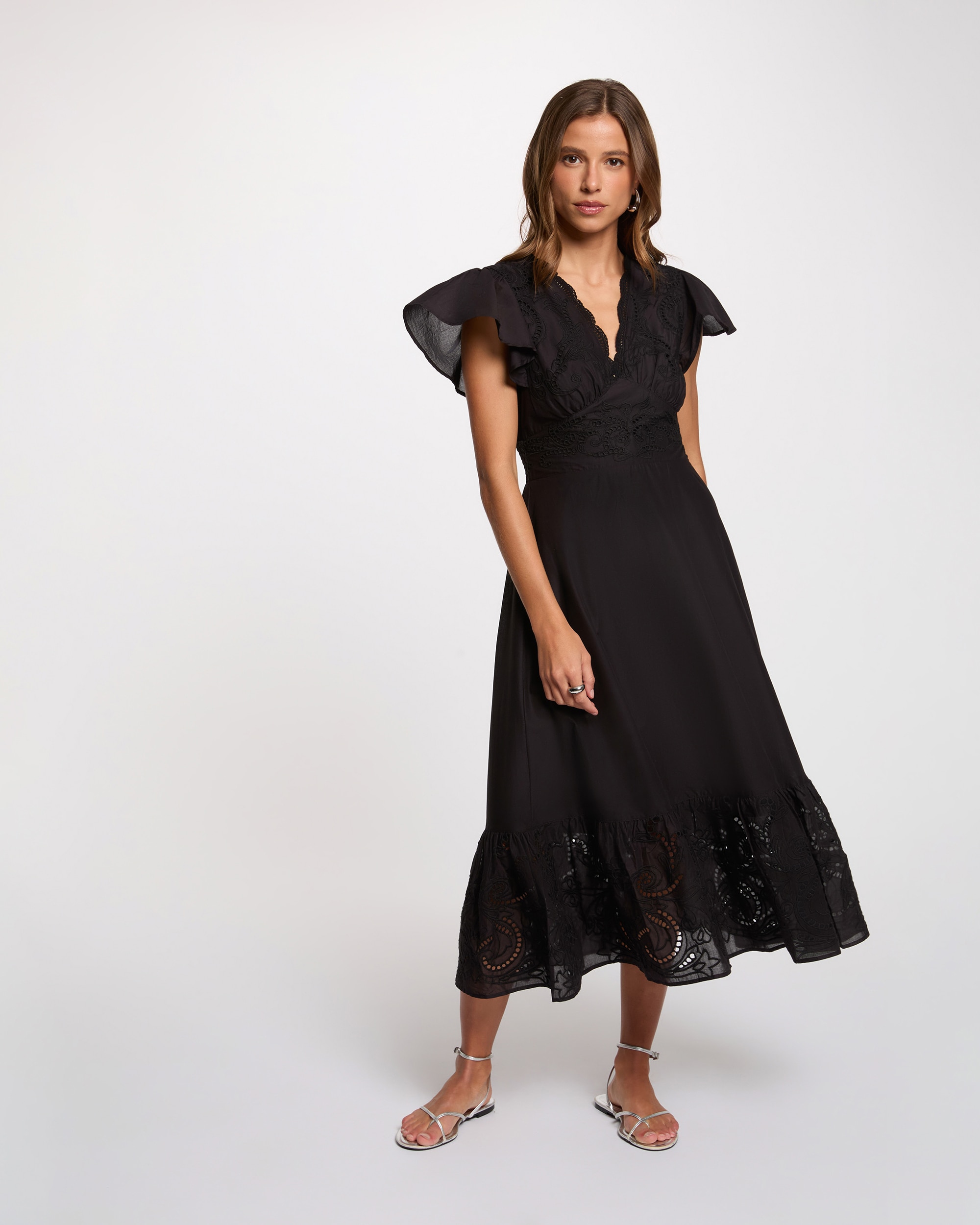 Vestido Comprido com Detalhes Bordados Preto-1