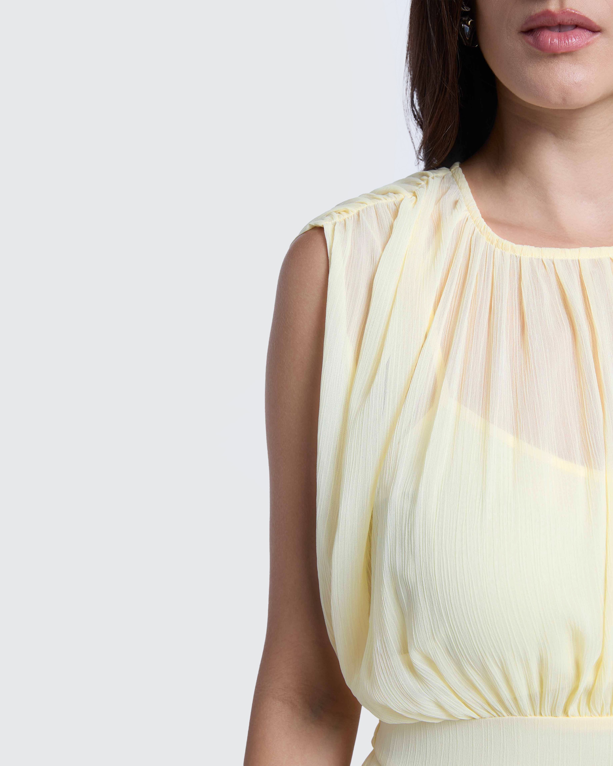 Vestido Curto com Gola Alta Amarelo-5