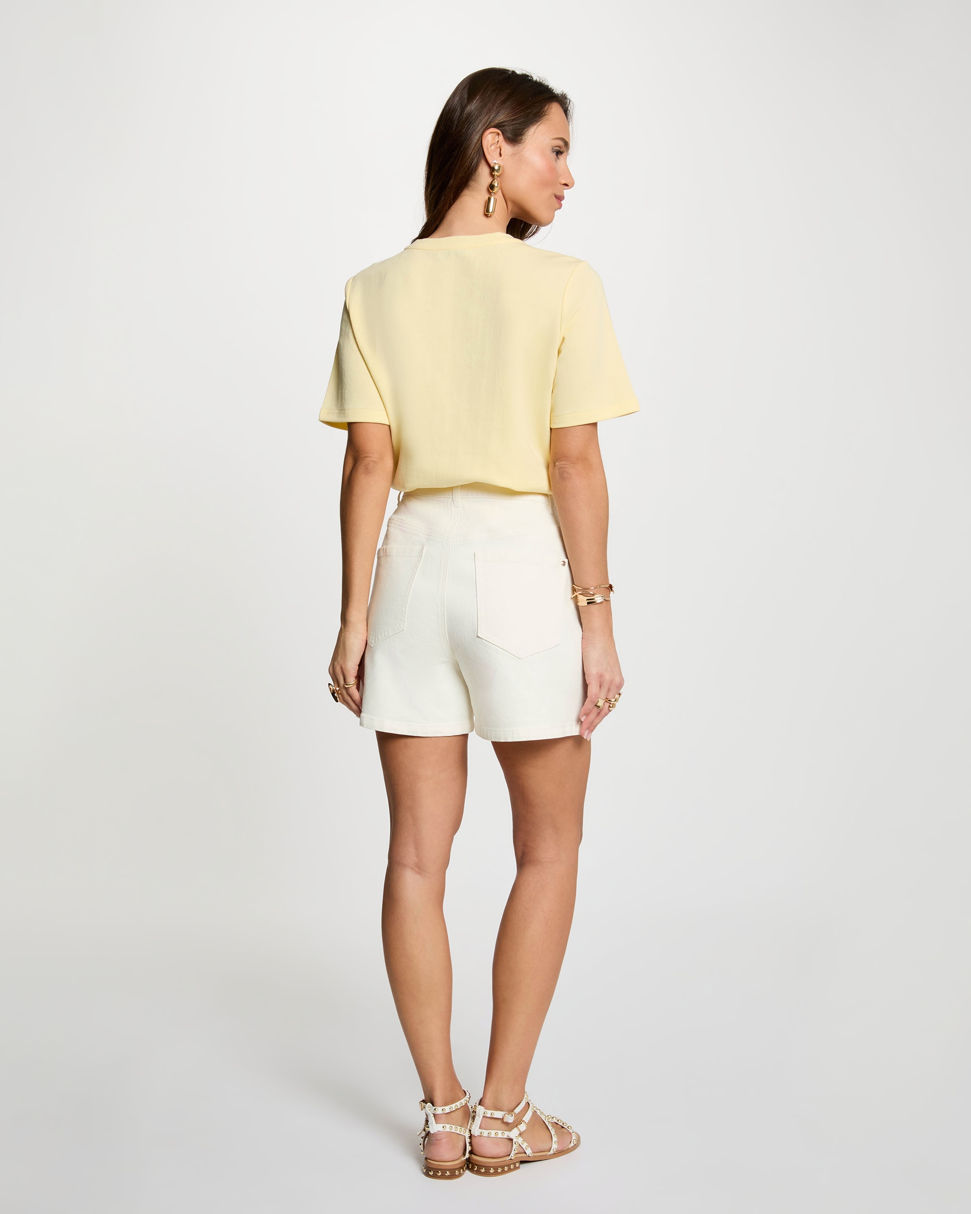 T-shirt com Corte a Direito e Gola Redonda Amarelo-3